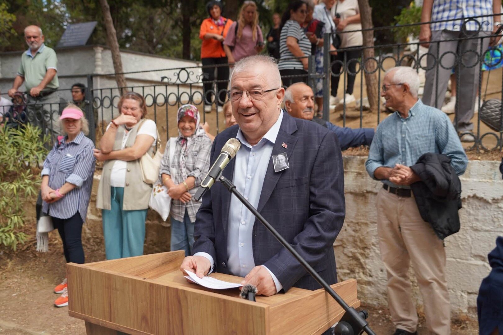 Usta Sanatçı Tuncel Kurtiz, Mezarı Başında Anıldı
