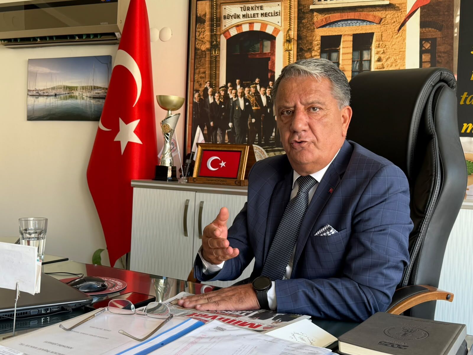 Whatsapp Image 2026 09 17 At 16.50Çeşme Esnaf ve Sanatkârlar Odası (ÇESO) Başkanı Osman Köfüncü, Ahilik Haftası dolayısıyla yönetim kurulu üyeleriyle birlikte Çeşme Kaymakamı Mehmet Maraşlı ve Çeşme Belediye Başkanı Lâl Denizli’yi makamlarında ziyaret ett