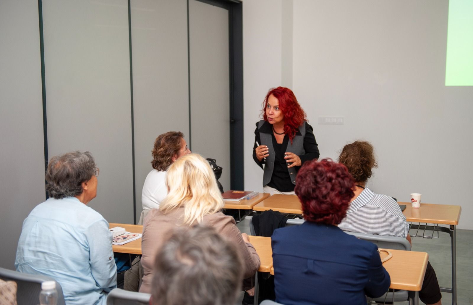 Karşıyaka Belediyesi 3. Yaş Üniversitesi’nde 60 öğrencinin katılımıyla başlayan yeni dönemde, sağlıklı ve aktif yaşlanmayı destekleyen eğitimler verilecek.