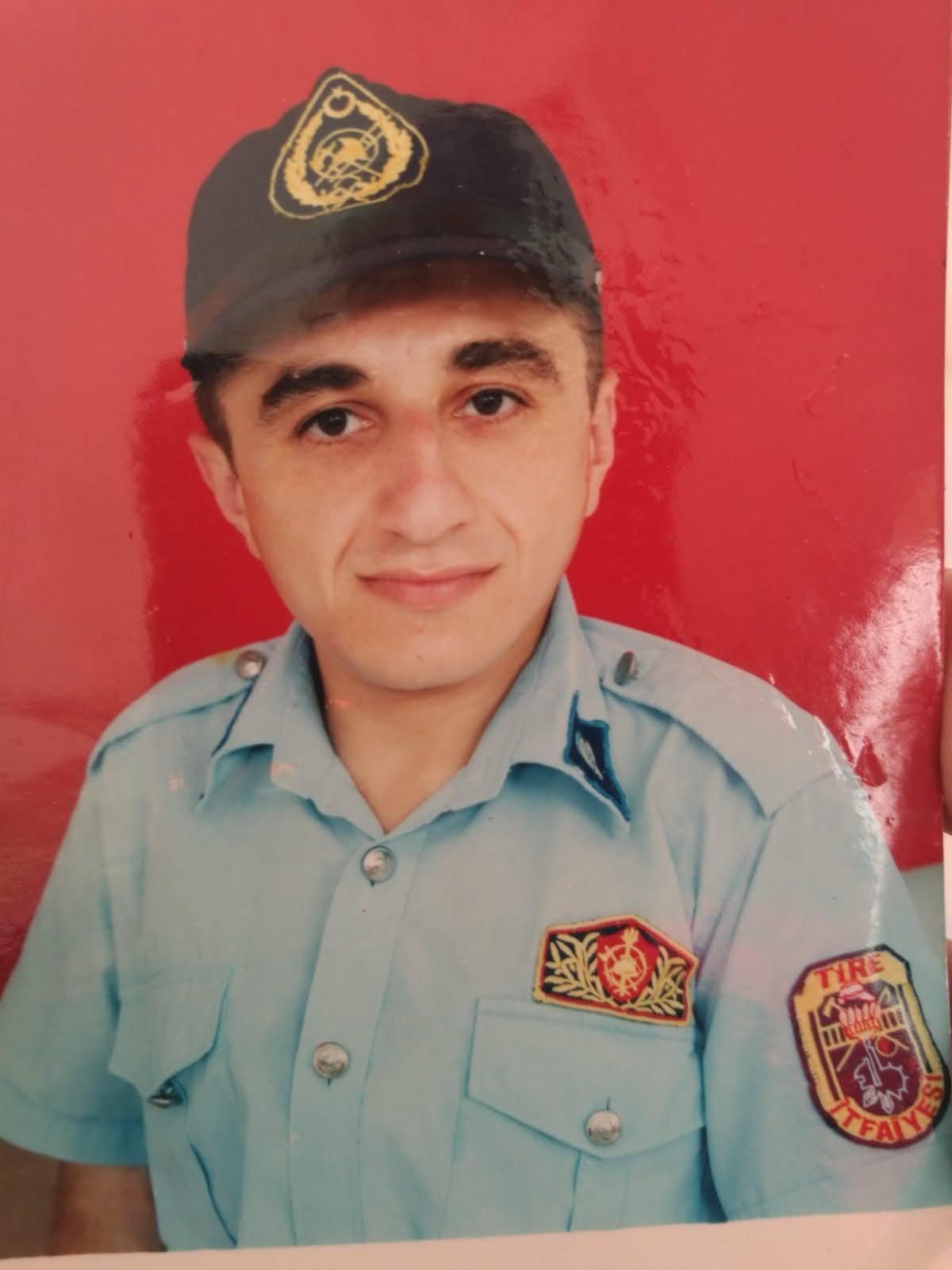 Spot: Cam kemik hastalığıyla dünyaya gelen 52 yaşındaki Yaşar Karaduman, 24 yıldır itfaiye teşkilatında çalışıyor. “110 Yaşar” olarak tanınan Karaduman, azmi ve yaşama sevinciyle örnek oluyor.