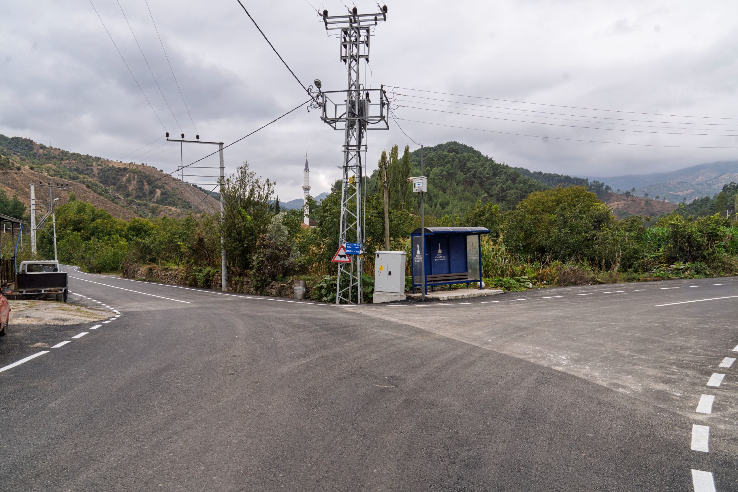 İzmir'in en uzak yolu yenilendi