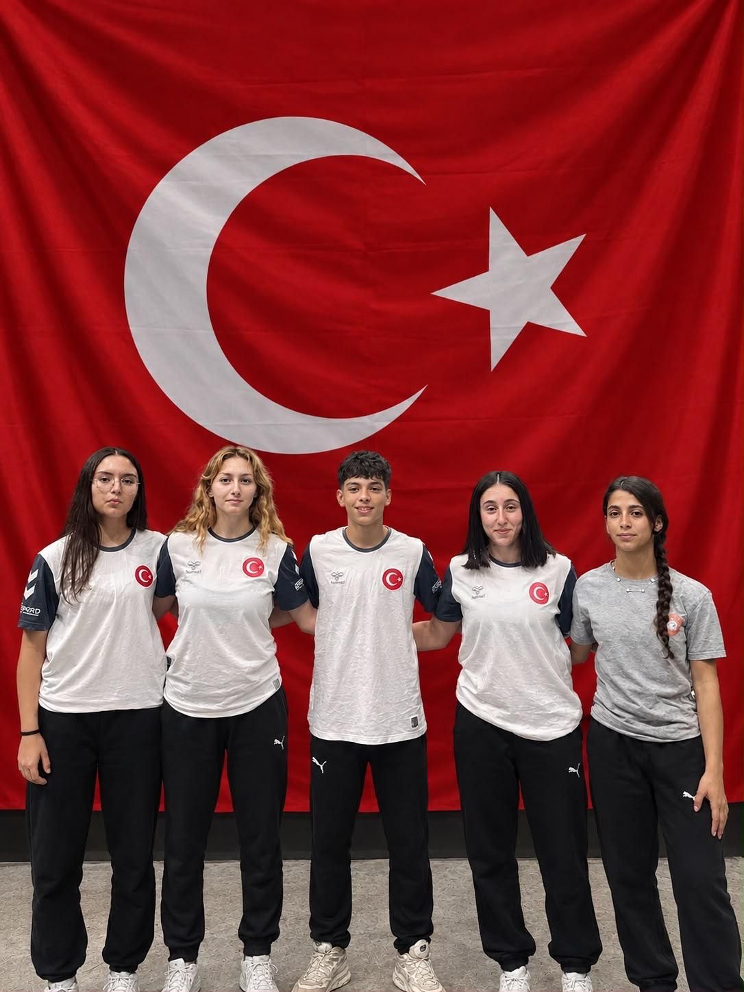 İzmir Büyükşehir Belediyesi Spor Kulübü judocuları, Yunanistan’da düzenlenen Yıldızlar Balkan Judo Şampiyonası’nda bir gümüş ve iki bronz madalya kazandı.