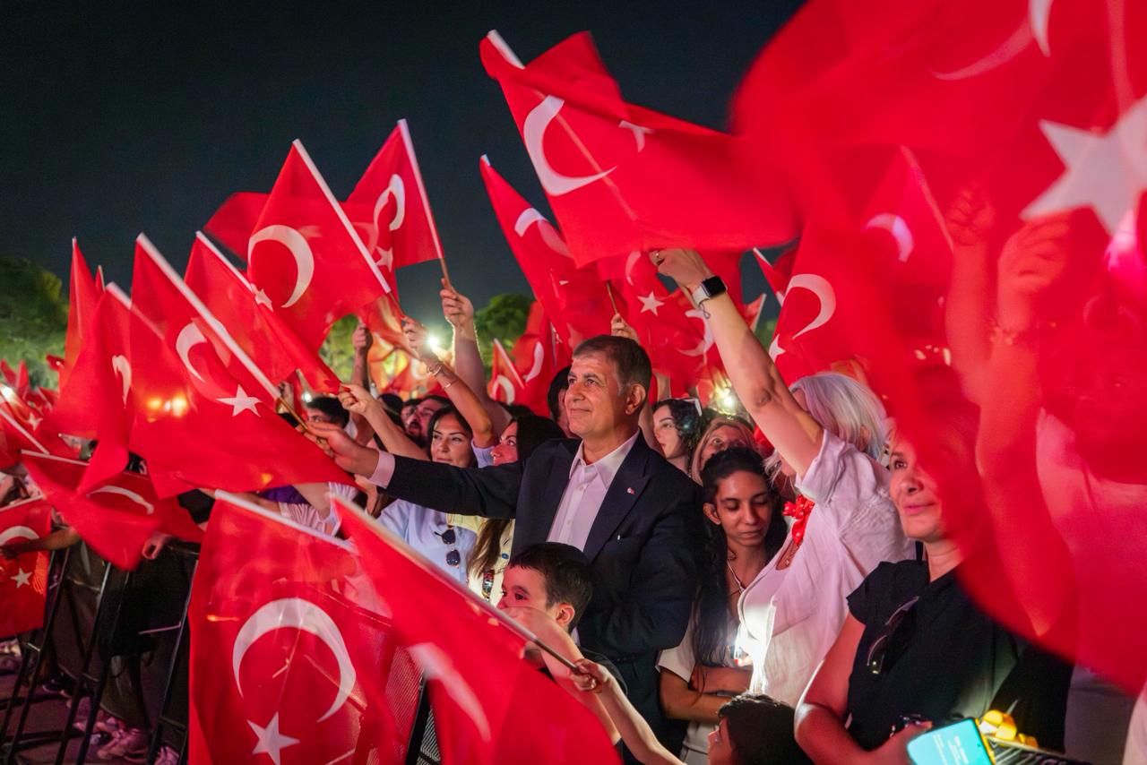 Başkan Tugay’dan 29 Ekim mesajı: 'Cumhuriyet’i yaşatacağız'