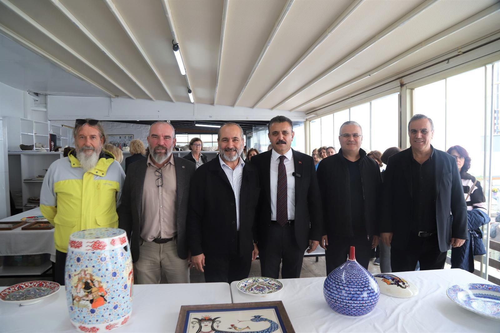 Dikili’de 22 farklı branşta 1.371 kursiyere hizmet veren çalışmalar yeni sanat merkezinde bir araya geldi.