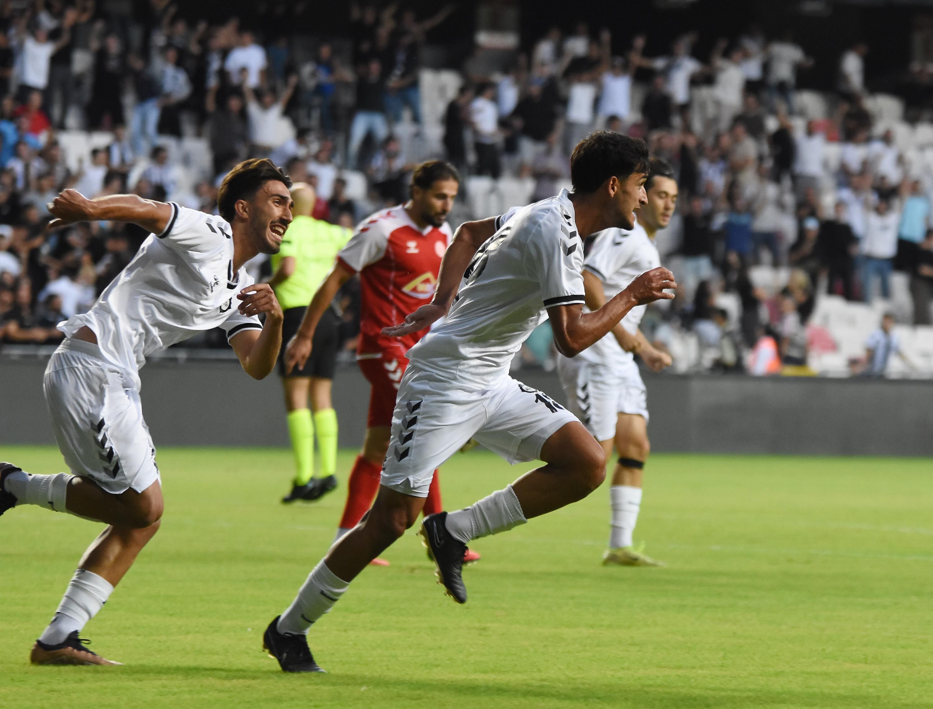 Cezası bitti, Altay'ı sırtladı!