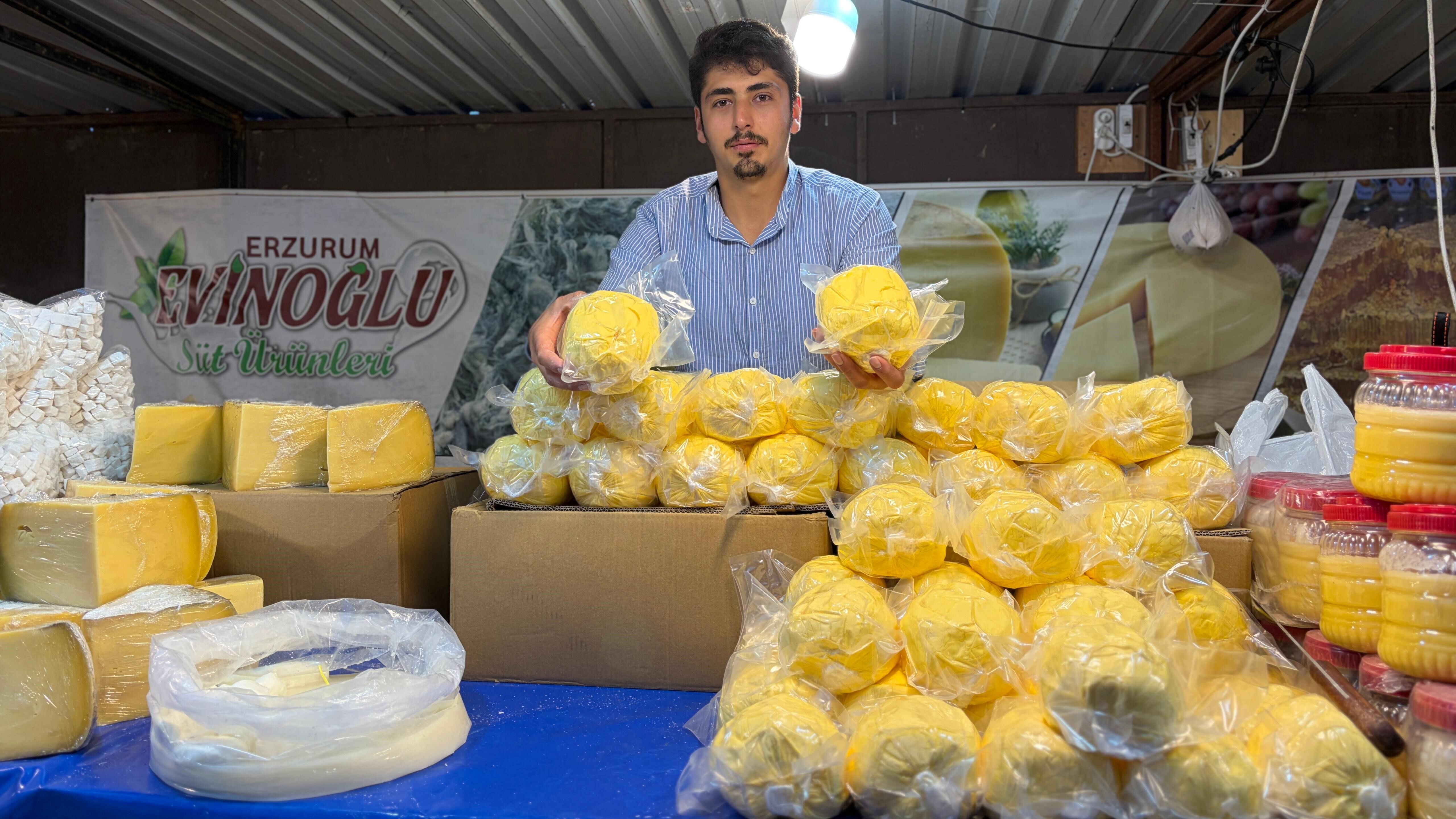 A WErzurum Tanıtım Günleri’nde cağ kebabından kadayıf dolmasına yöresel tatlar İzmirlilerle buluştu.