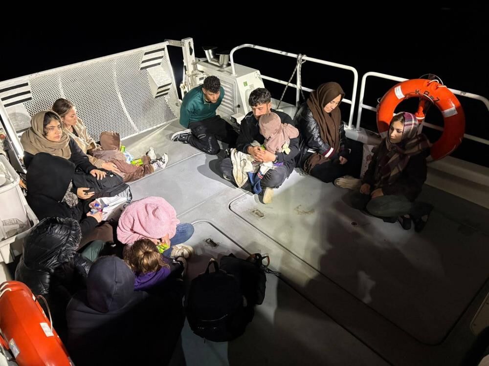 Seferihisar açıklarında 13 düzensiz göçmen yakalandı!