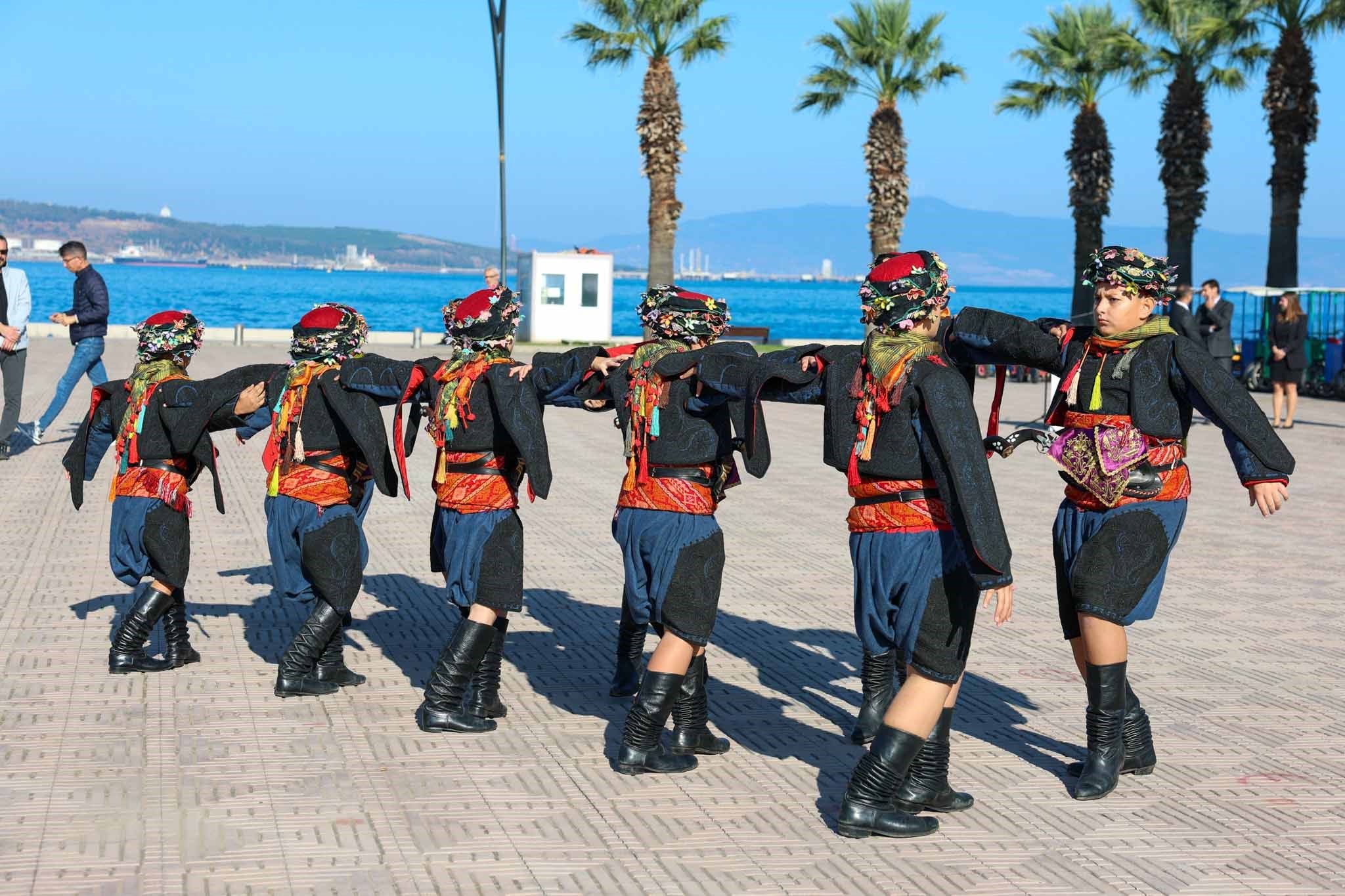 Aliağa’da Muhtarlar Günü, Şalpazarı heyetinin katılımıyla kutlandı