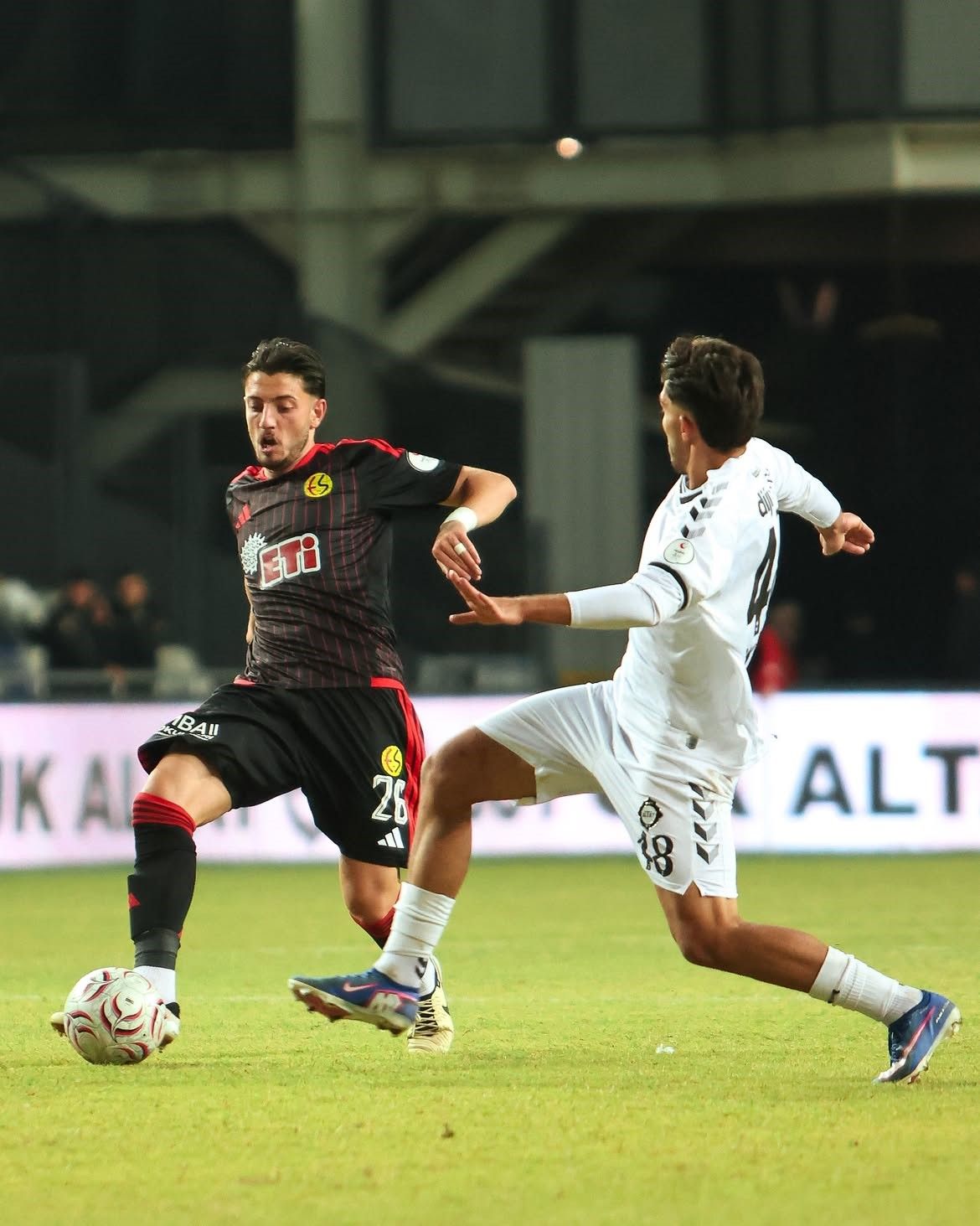 Altay, Tff 3. Lig 2. Grup’un 7. Haftasında Eskişehirspor’a 4 1 Mağlup Oldu. Siyah Beyazlıların 3 Maçlık Yenilmezlik Serisi Sona Erdi (2)