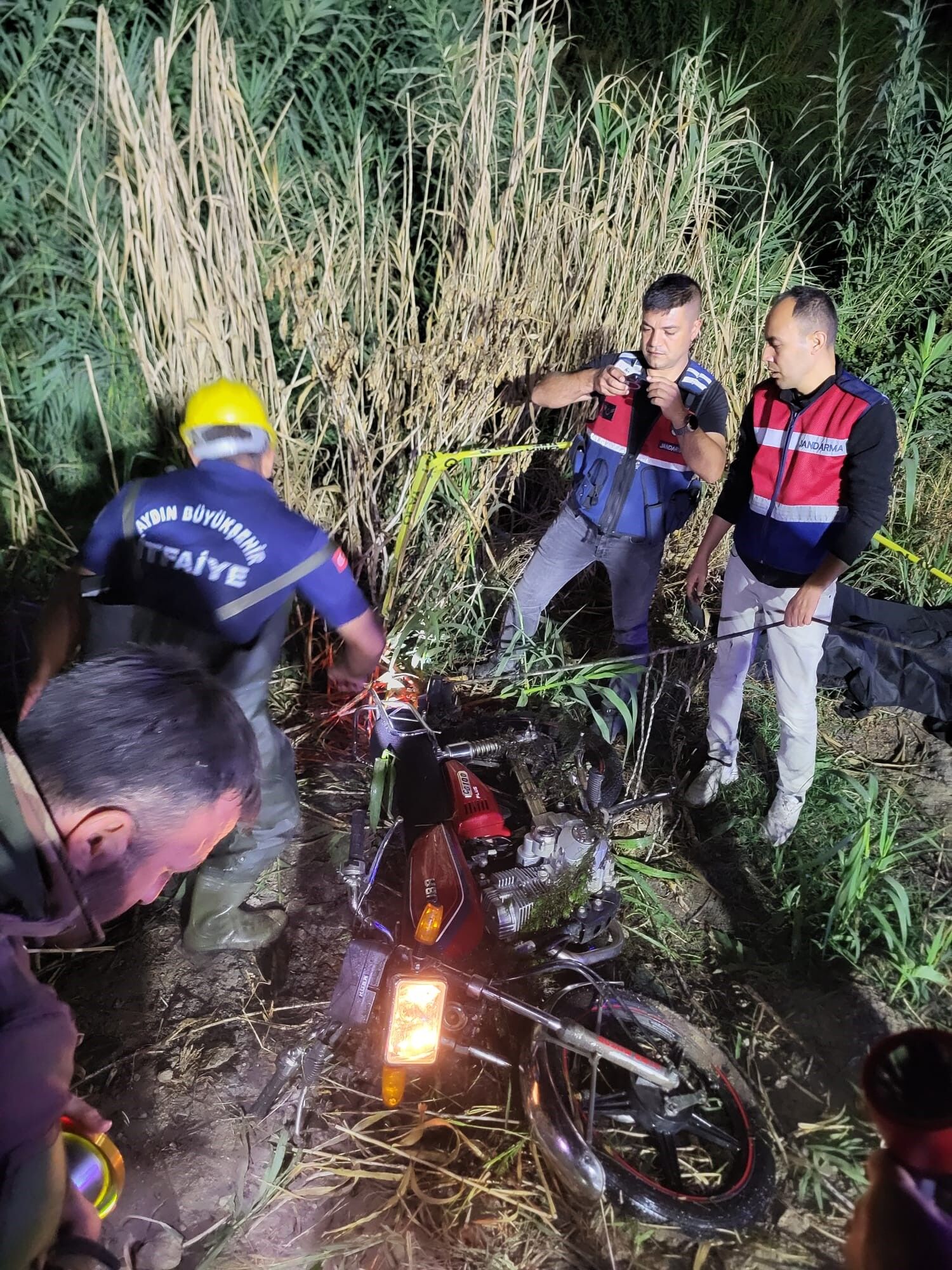Aydın’da Motosiklet Göle Uçtu, 1 Kişi Hayatını Kaybetti (2)