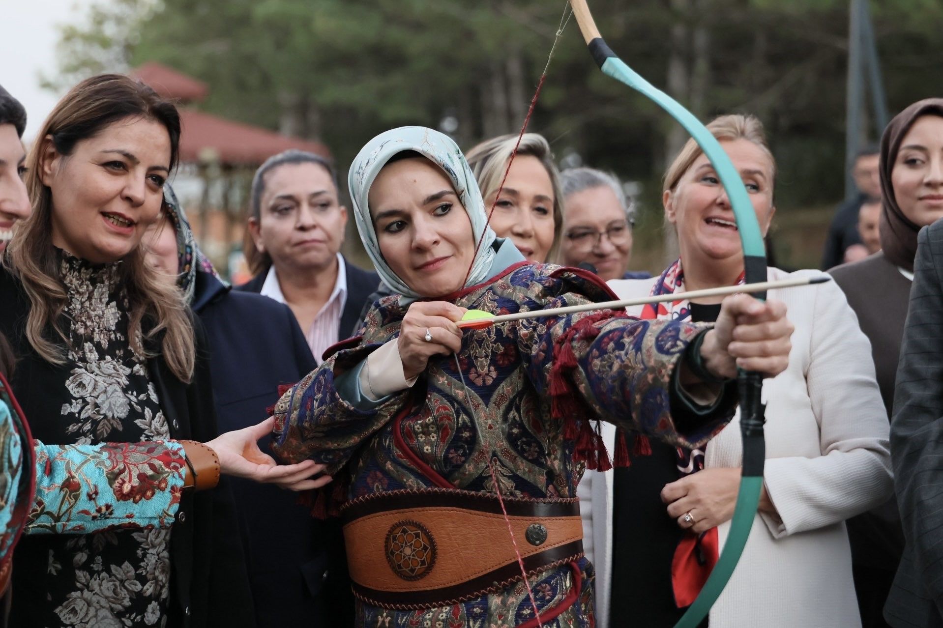Bakan Göktaş, Sultandağı’nda Anne Ve Kızlarıyla Buluştu (2)