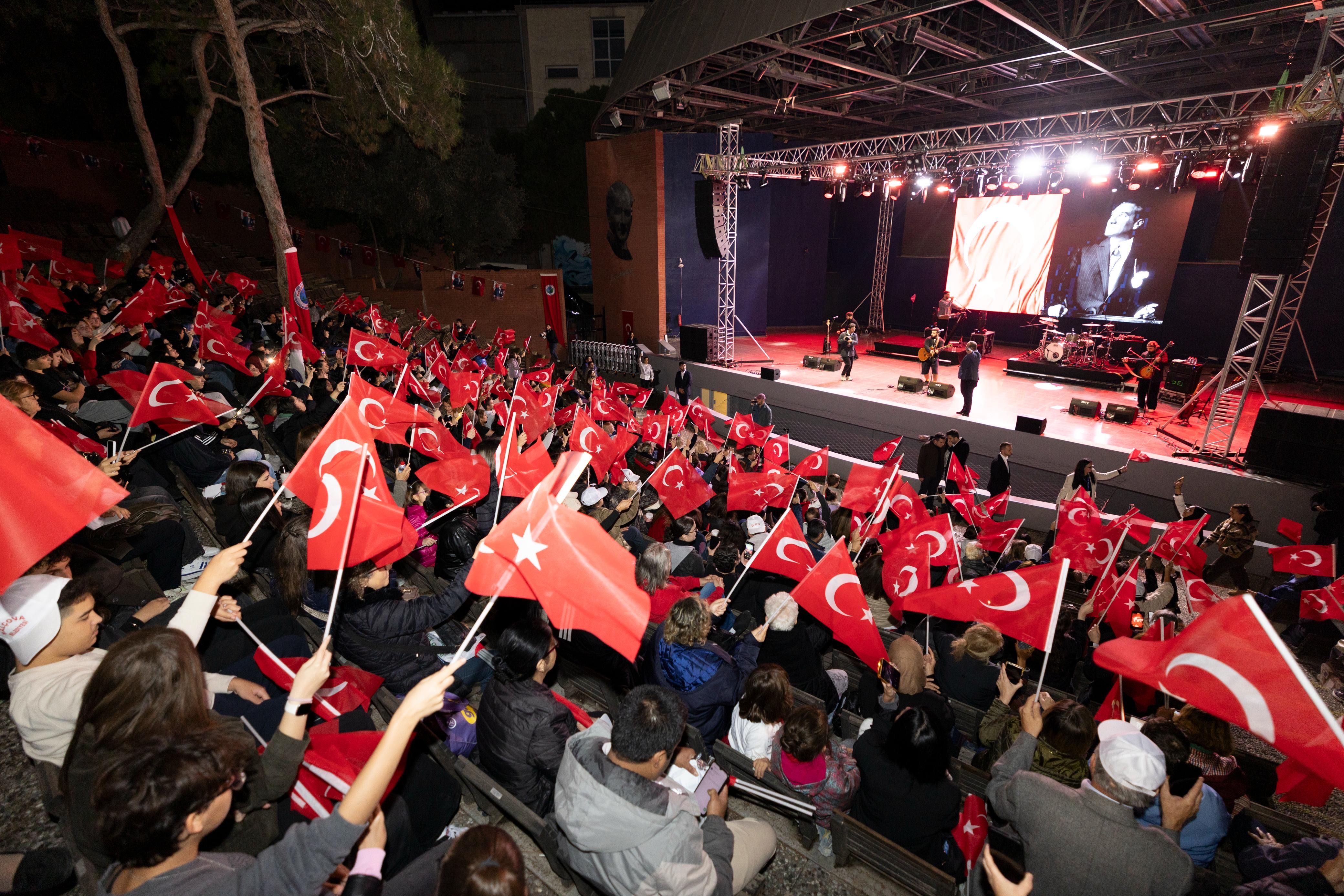 Balçova’da Cumhuriyet Bayramı Konserle Taçlandı (1)