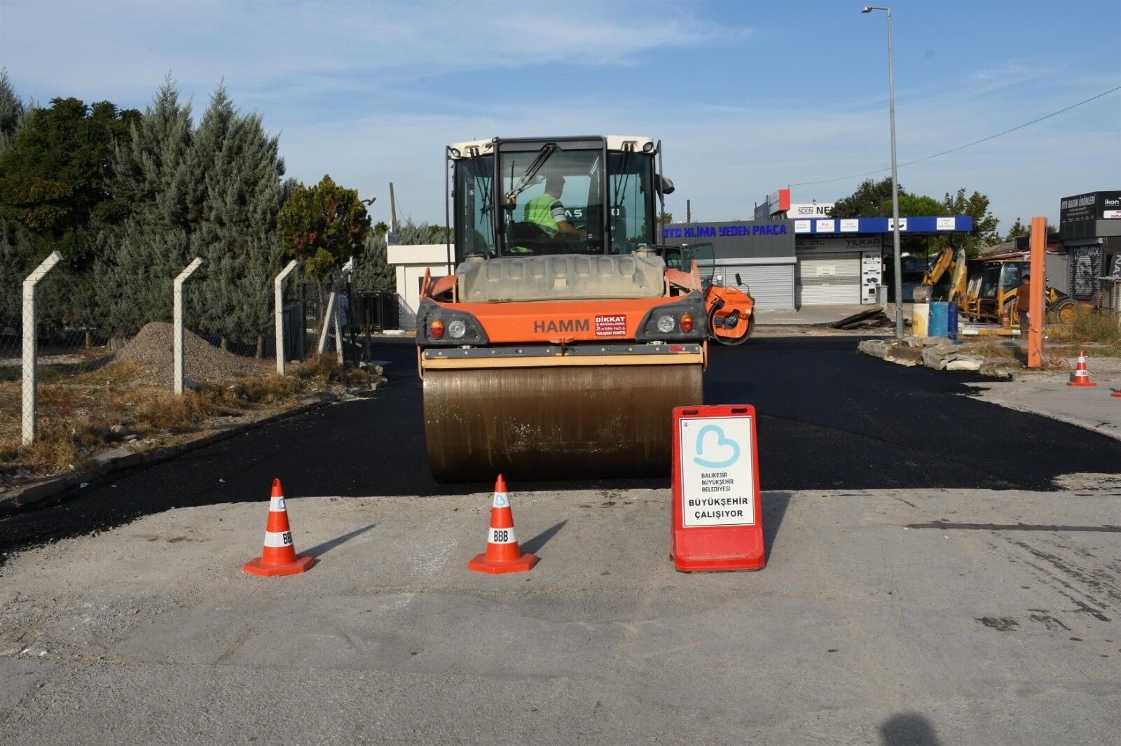 Balıkesir’de Küçük Sanayi Sitesi Yoluna Sıcak Asfalt (6)