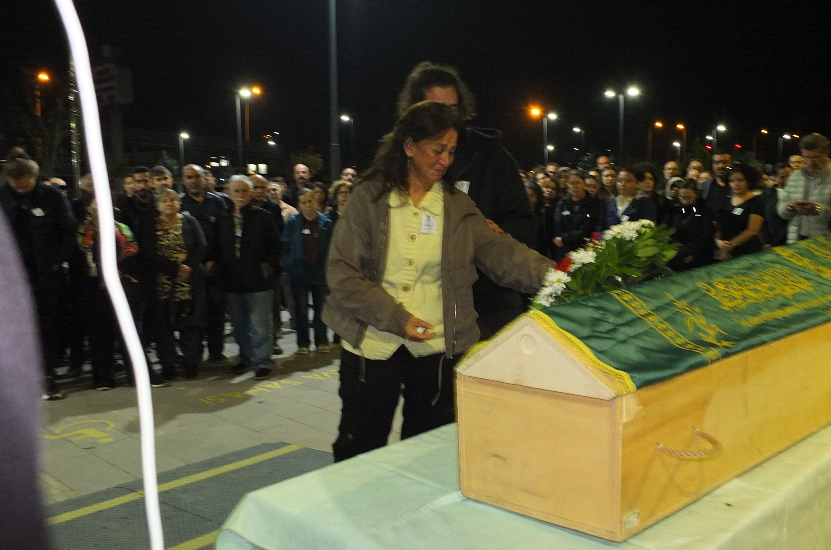 Balıkesir’in Ayvalık Ilçesi Açıklarında Batan Teknede Yaşamını Yitiren Kbb Uzmanı Dr. Şahin Bingüllü, Görev Yaptığı Burhaniye Devlet Hastanesi’nde Düzenlenen Törenle Anıldı.