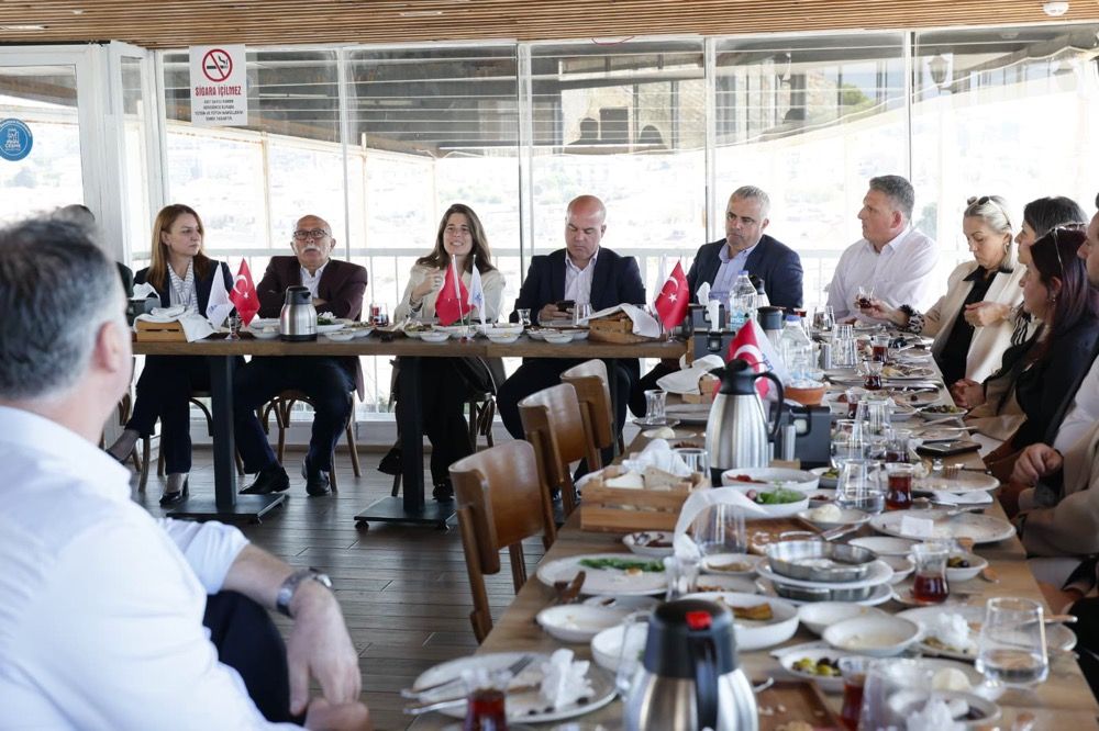 Başkan Denizli, Muhtarlar Günü’nde Mahalle Muhtarlarıyla Bir Araya Geldiphoto 2026 10 19 14 28 25