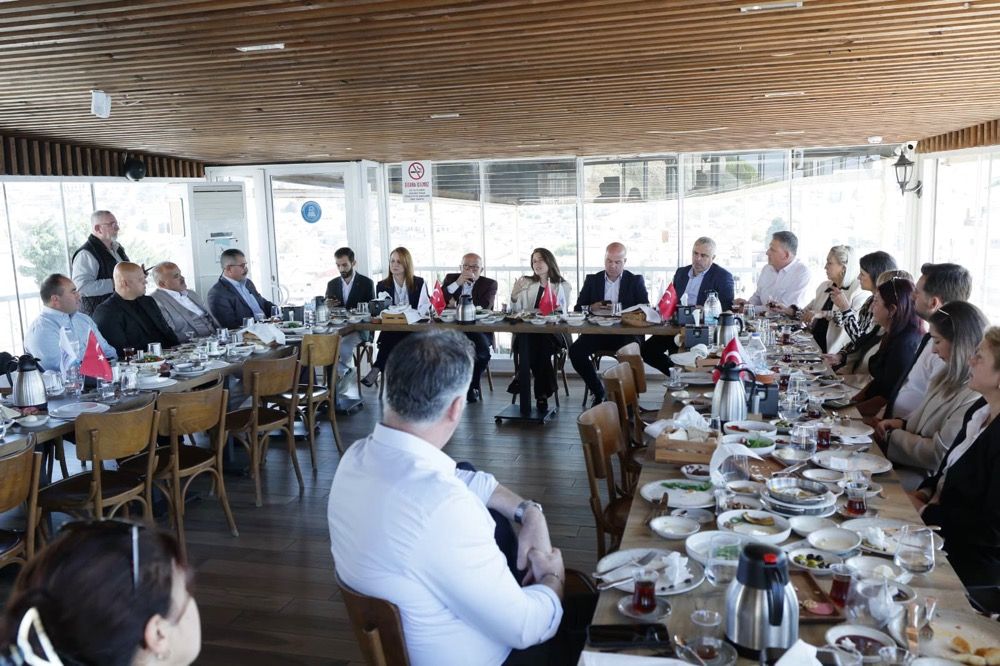 Başkan Denizli, Muhtarlar Günü’nde Mahalle Muhtarlarıyla Bir Araya Geldiphoto 2026 10 19 14 28 42