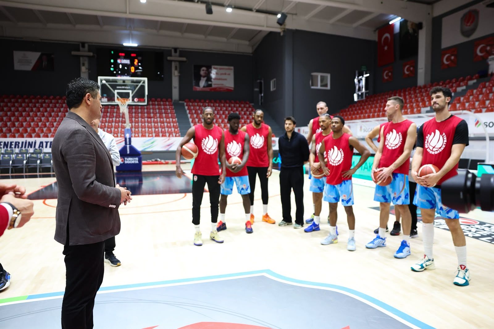 Başkan Serkan Acar’dan Aliağa Petkim Spor’a Moral Ziyareti (3)