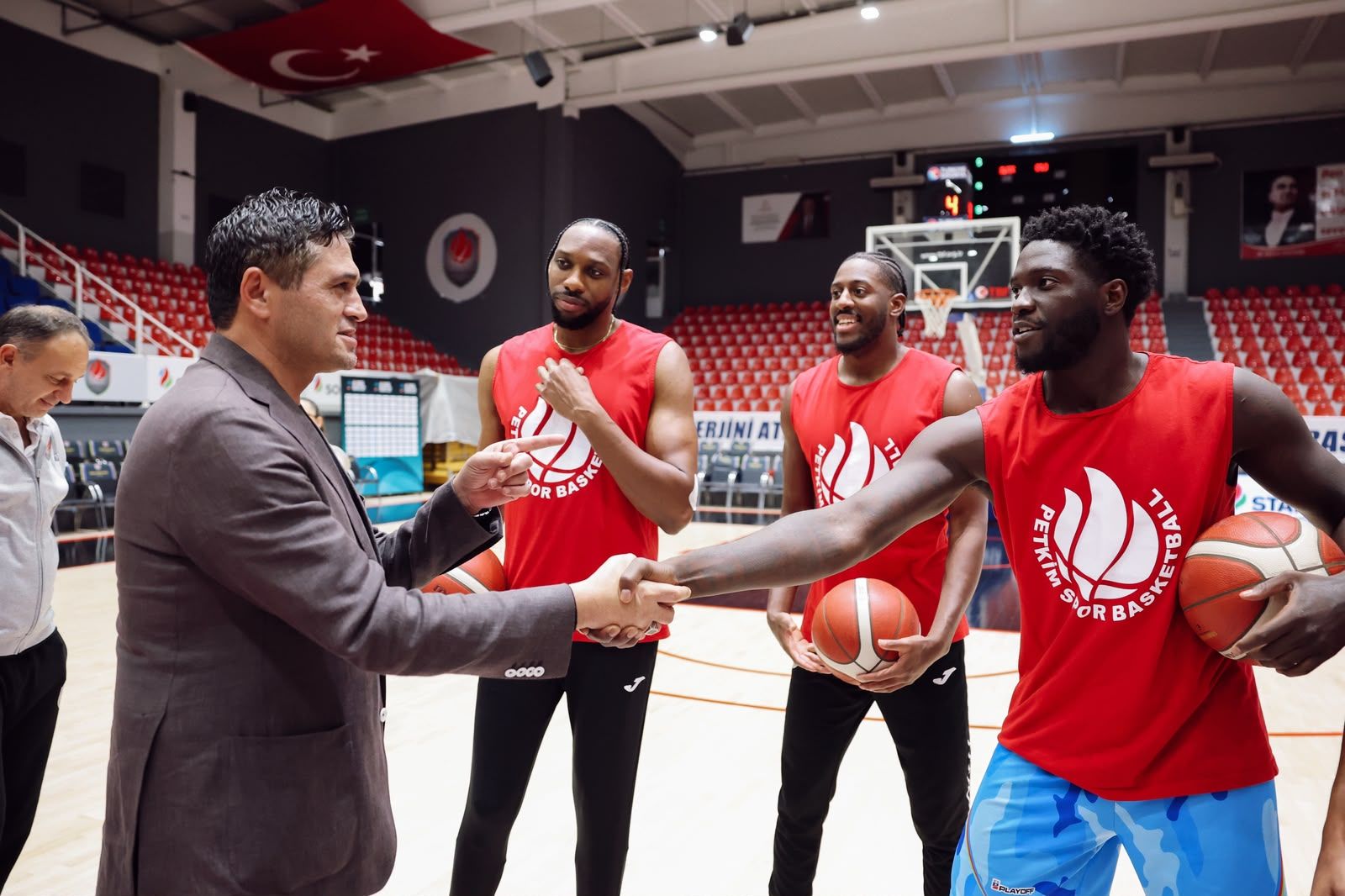 Başkan Serkan Acar’dan Aliağa Petkim Spor’a Moral Ziyareti