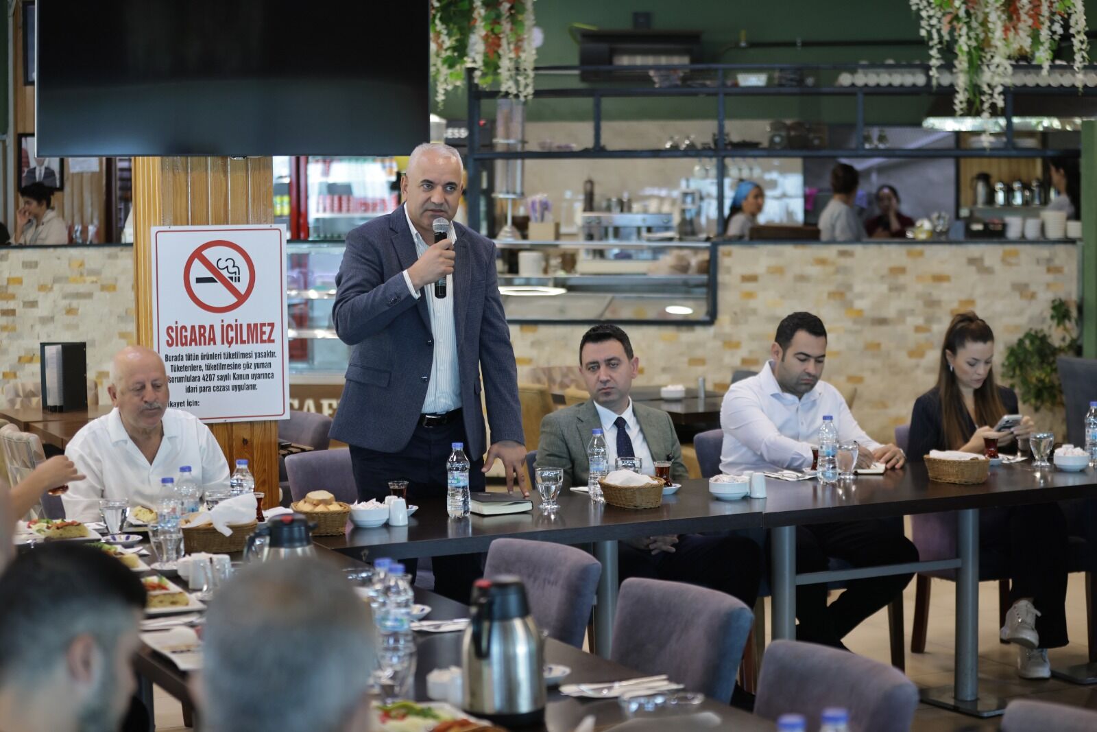 Bayrakli Beledi̇yesi̇nden Amatör Spor Kulüpleri̇ne 3 Mi̇lyon Li̇ralik Destek (1)