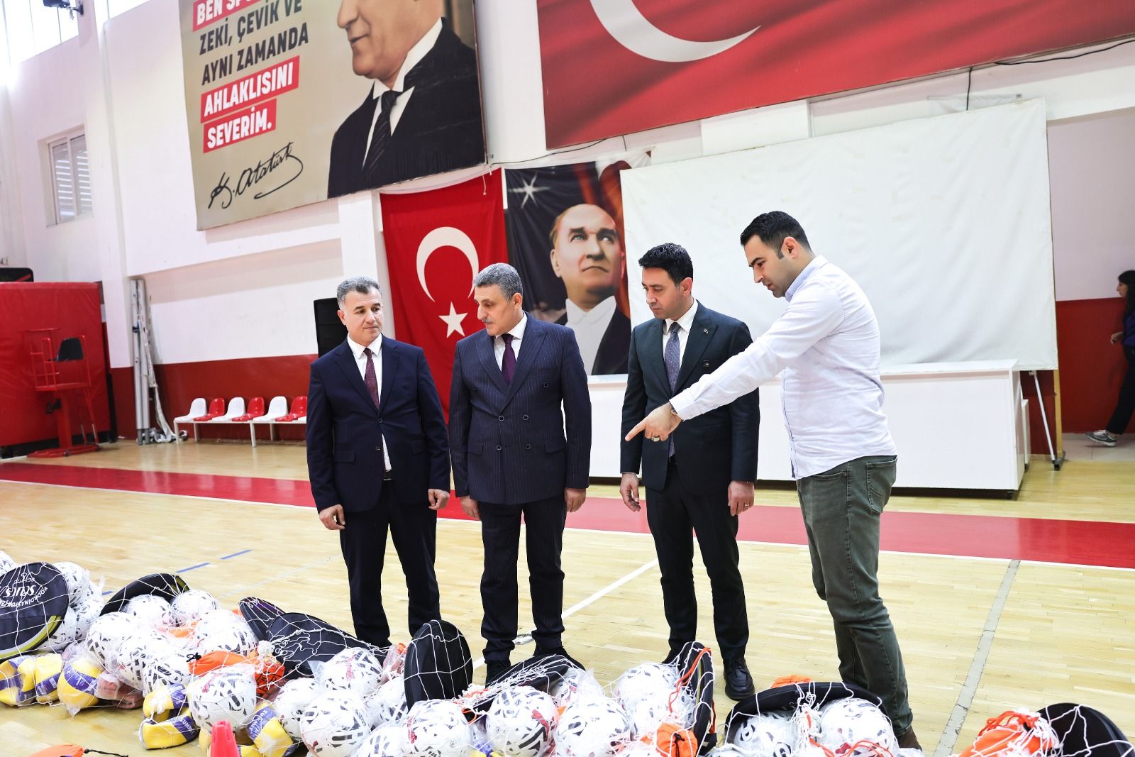 Bayraklı’da 51 Okula 1,5 Milyon Tl’lik Spor Desteği (4)