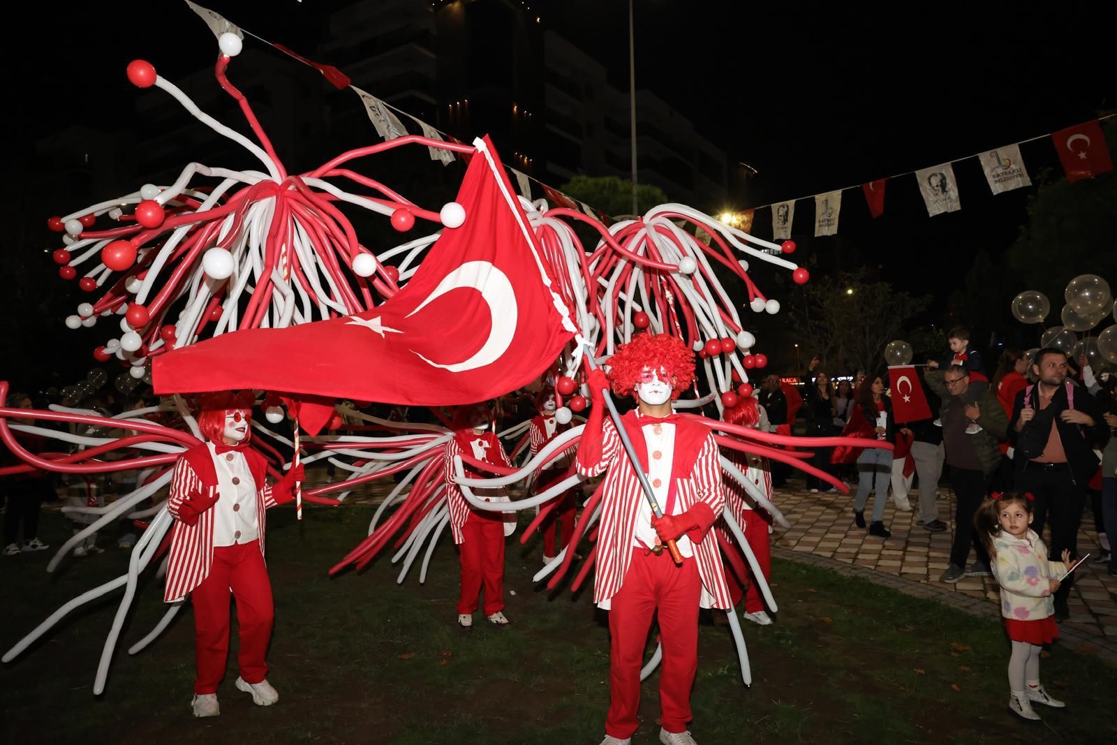 Bayrakli’da Cumhuri̇yet Coşkusu Kortej Ve Candan Erçeti̇n’le Taçlandi (1)