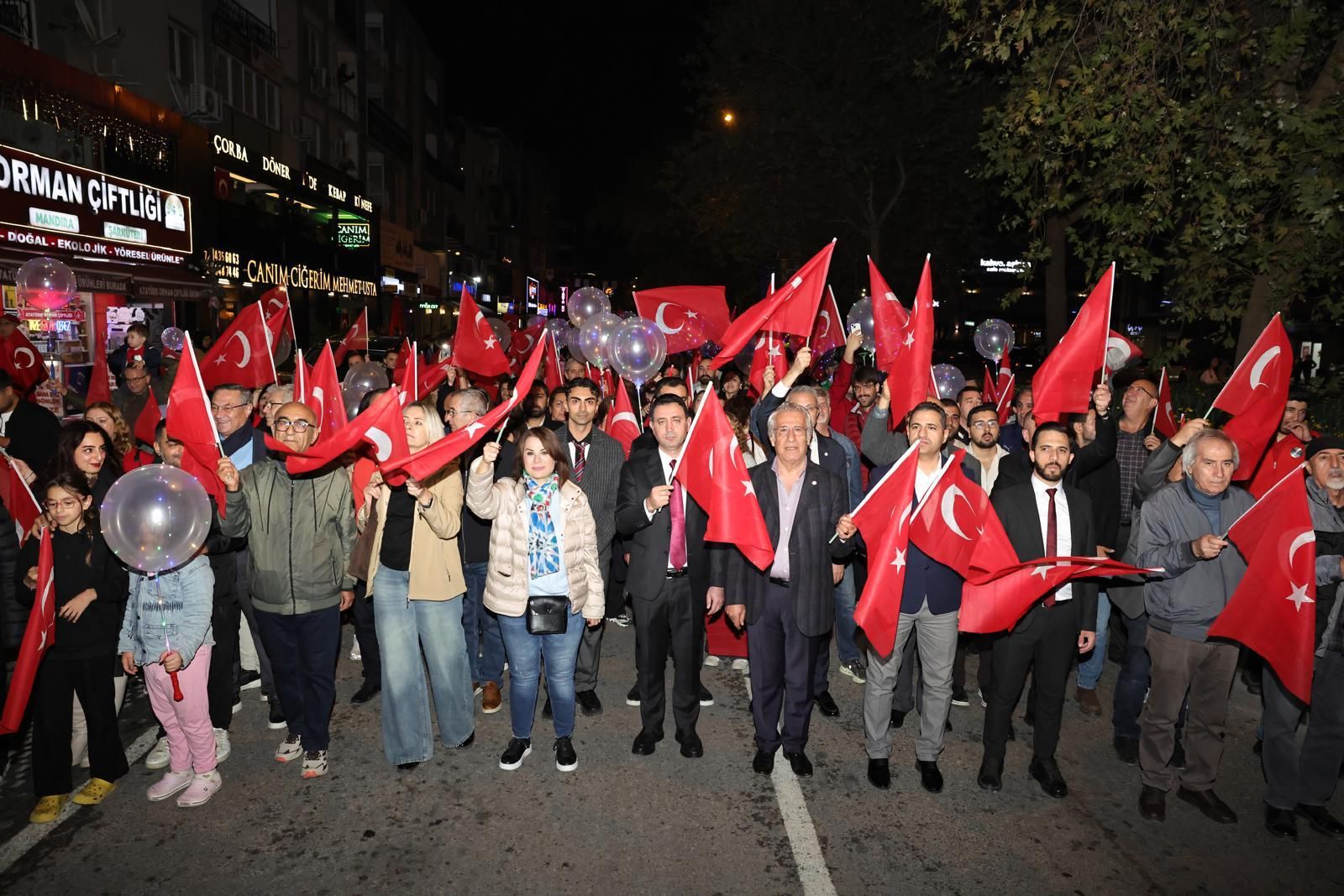 Bayrakli’da Cumhuri̇yet Coşkusu Kortej Ve Candan Erçeti̇n’le Taçlandi (5)
