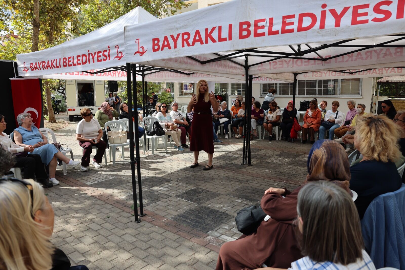 Bayrakli’da Yaşlilar Günü Çeşi̇tli̇ Etki̇nli̇llerle Kutlandi (7)