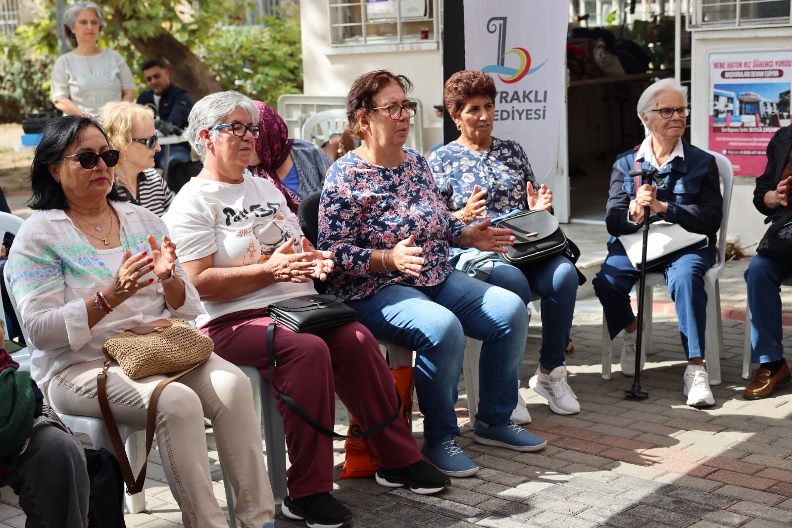Bayrakli’da Yaşlilar Günü Çeşi̇tli̇ Etki̇nli̇llerle Kutlandi (9)