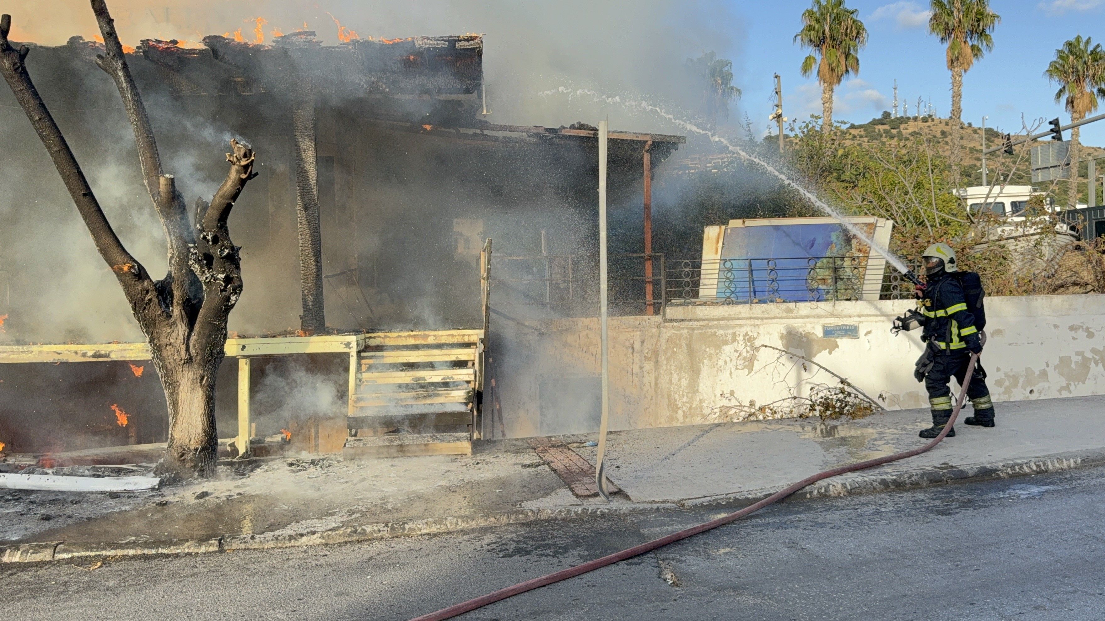 Bodrum’da Depo Yangını 15 Dakikada Küle Döndü