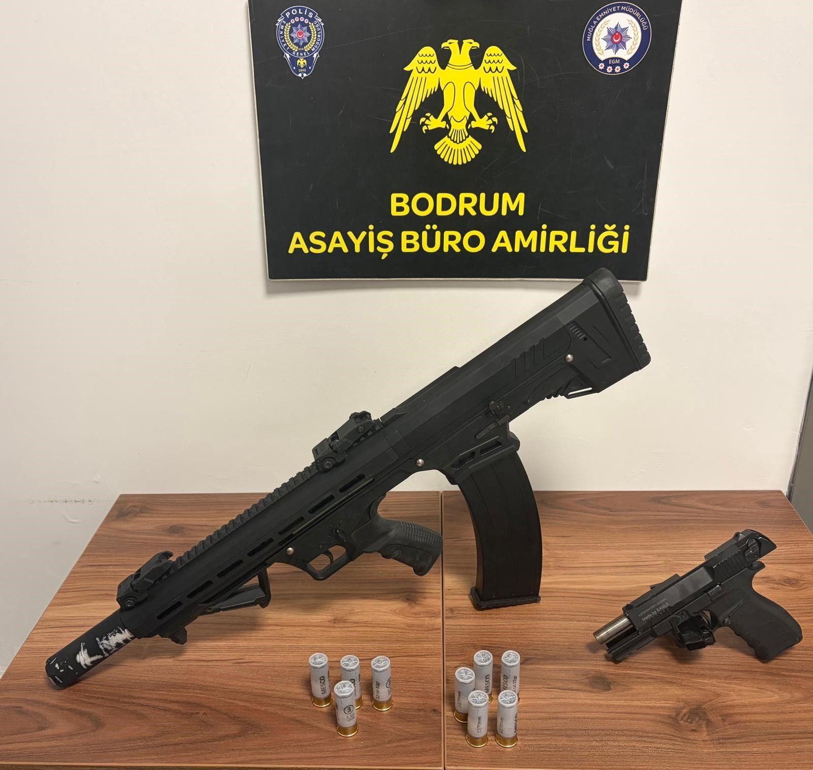 Bodrum’da Ruhsatsız Silah Operasyonu 2 Tutuklama (2)