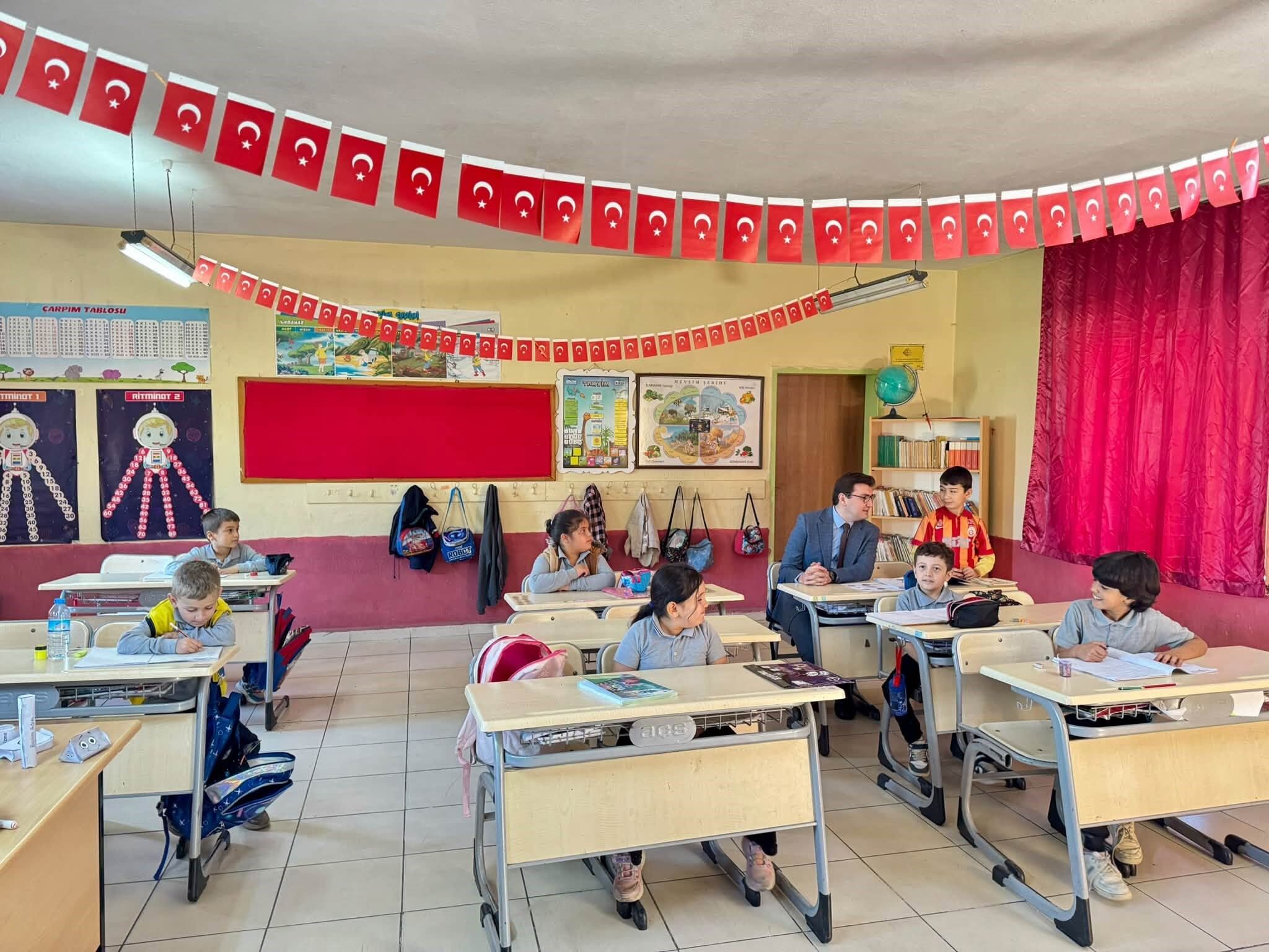 Bozdoğan Kaymakamı Sözen’den Yaka Okuluna Ziyaret