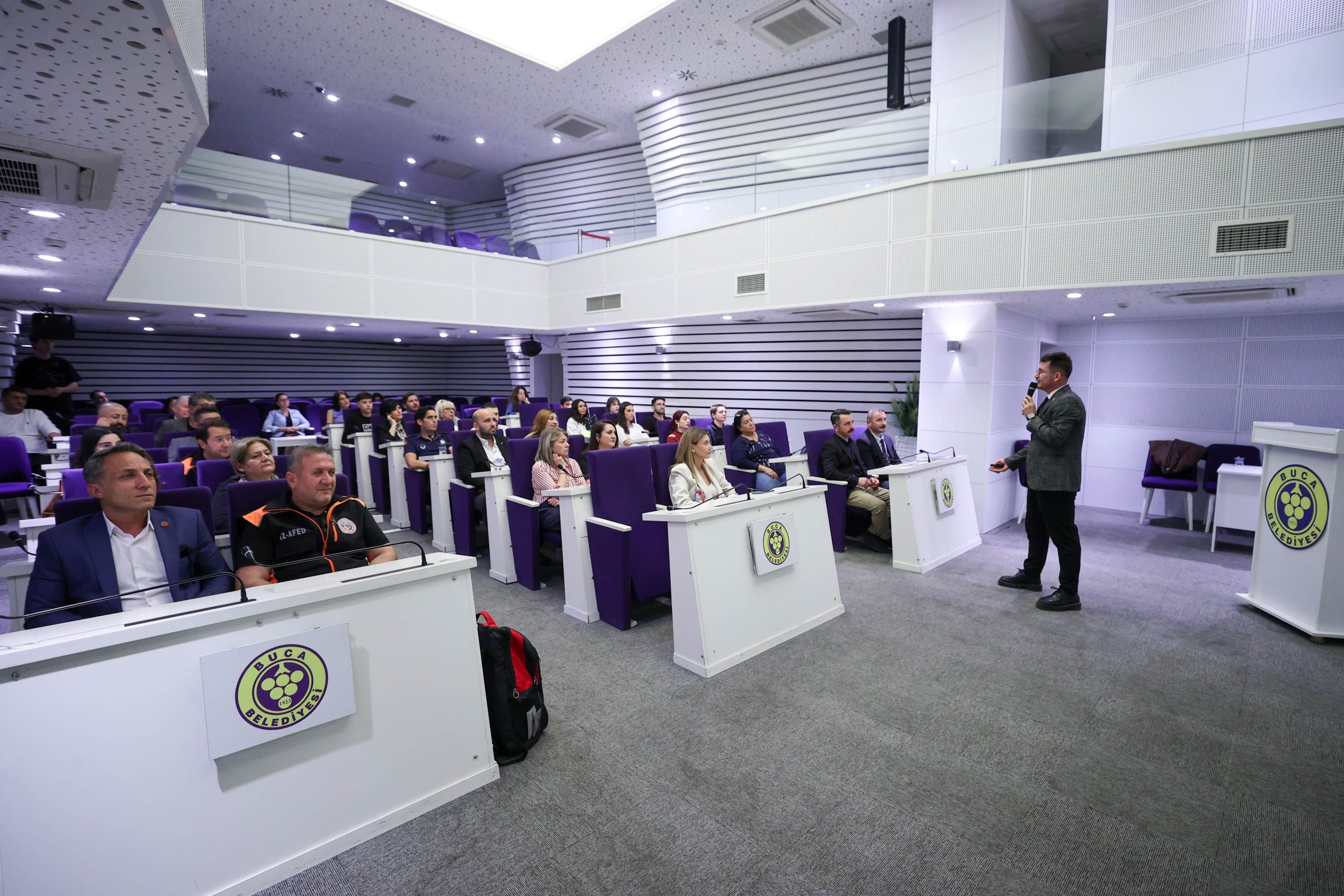 Buca Beledi̇yesi̇ İkli̇m Kri̇zi̇ne Karşi Aci̇l Eylem Çağrisi Yapti3