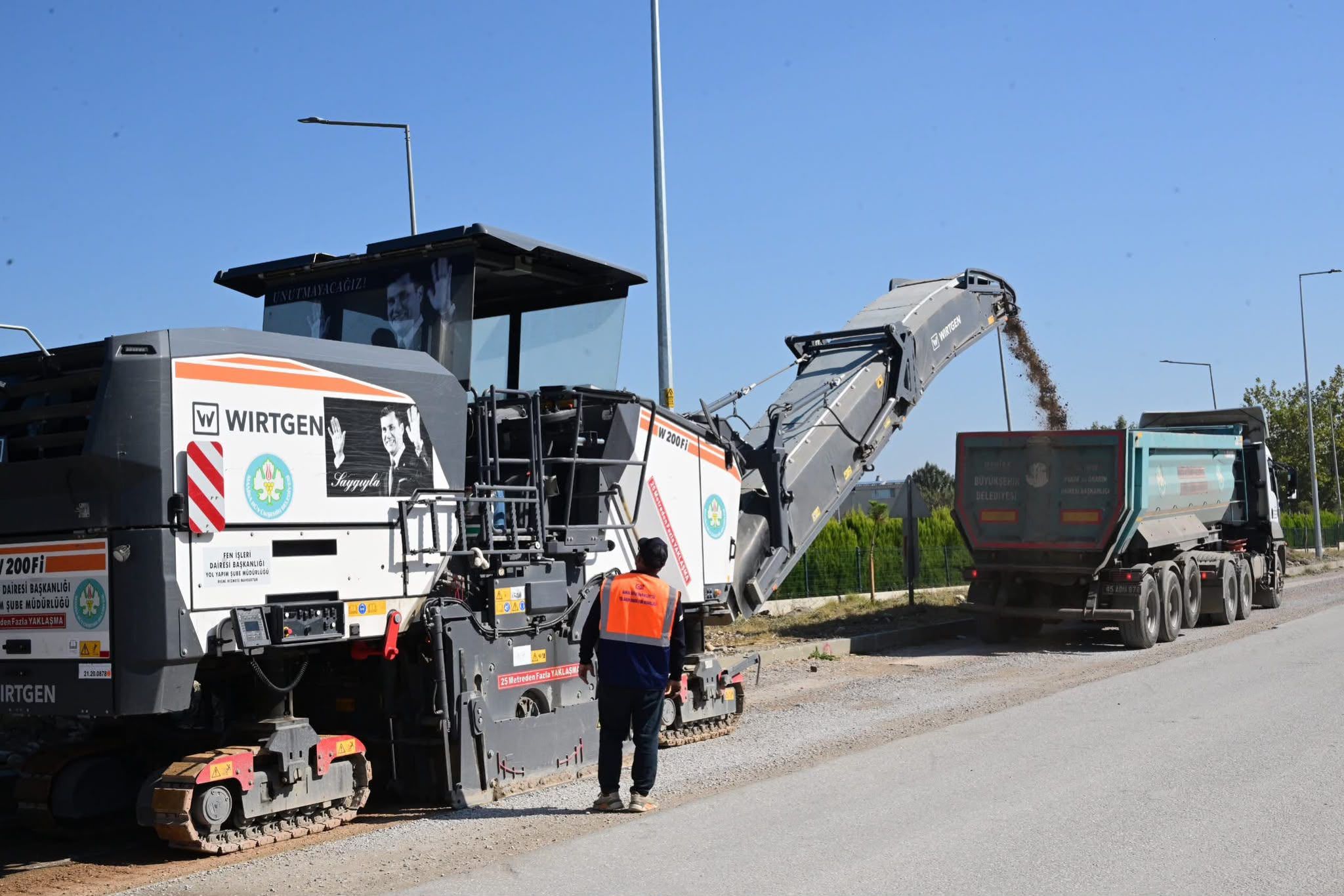 Büyükşehir Asfalt Çalışmalarına Devam Ediyor (1)