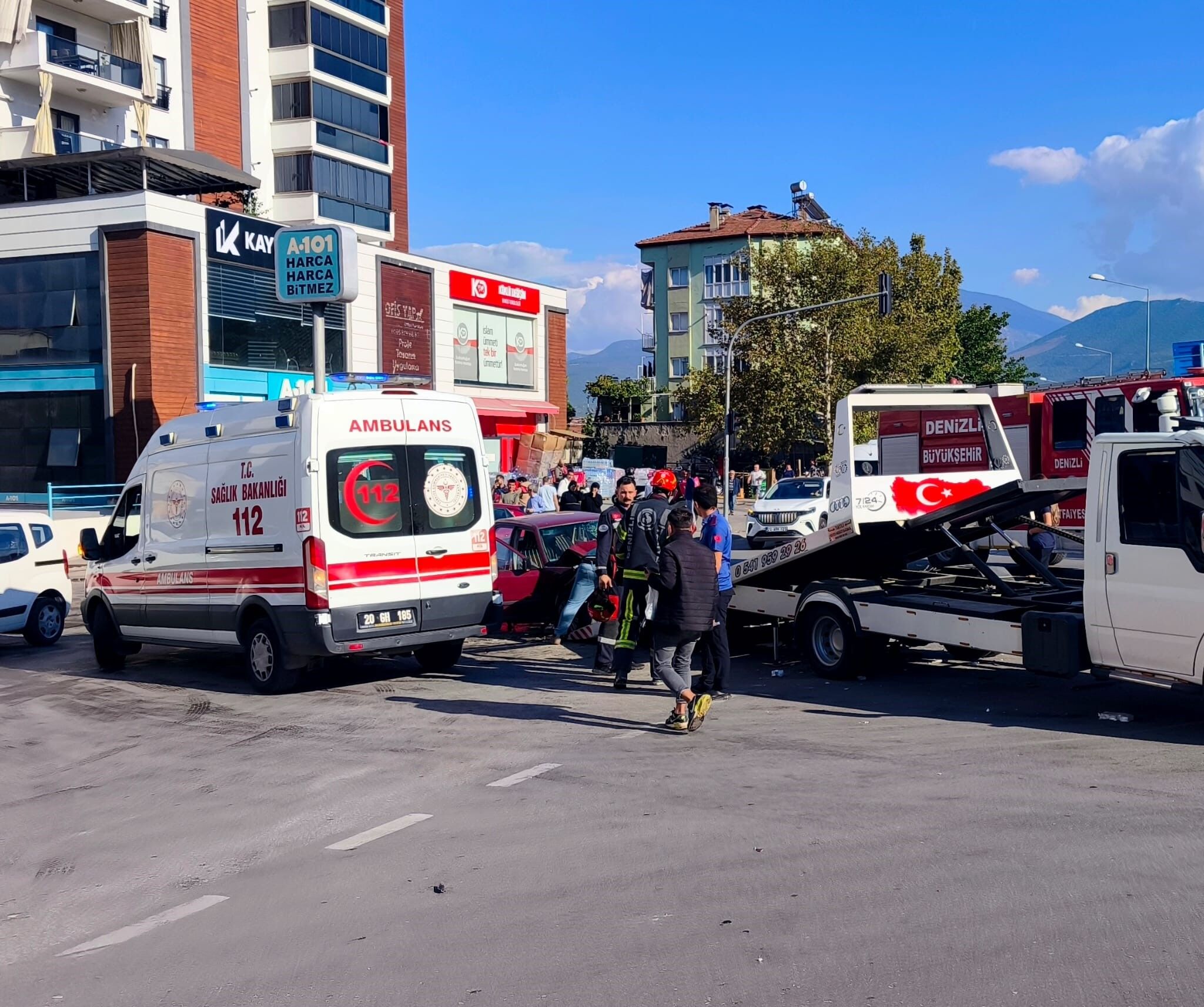 Denizli’de Otomobil Ile Halk Otobüsü Çarpıştı 2 Yaralı,
