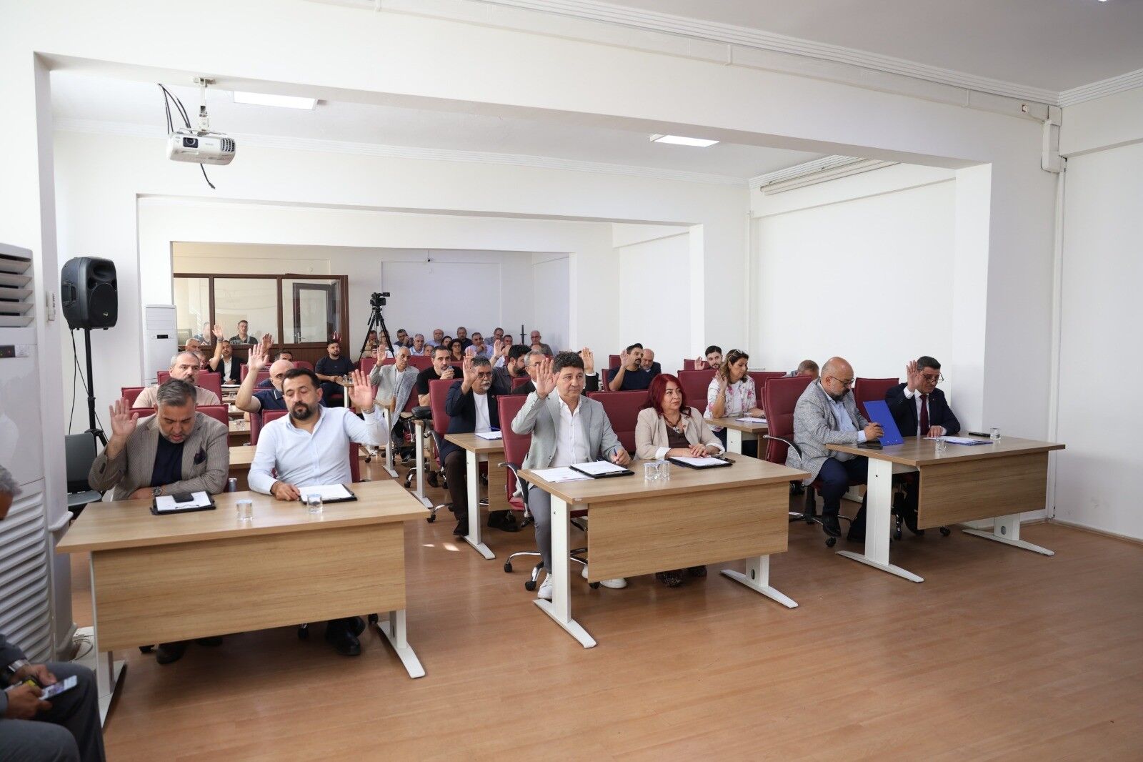 Efeler Belediyesi’nin 2027 Mali Yılı Bütçesi, Meclis Toplantısında Oy Birliğiyle Onaylandı. (2)