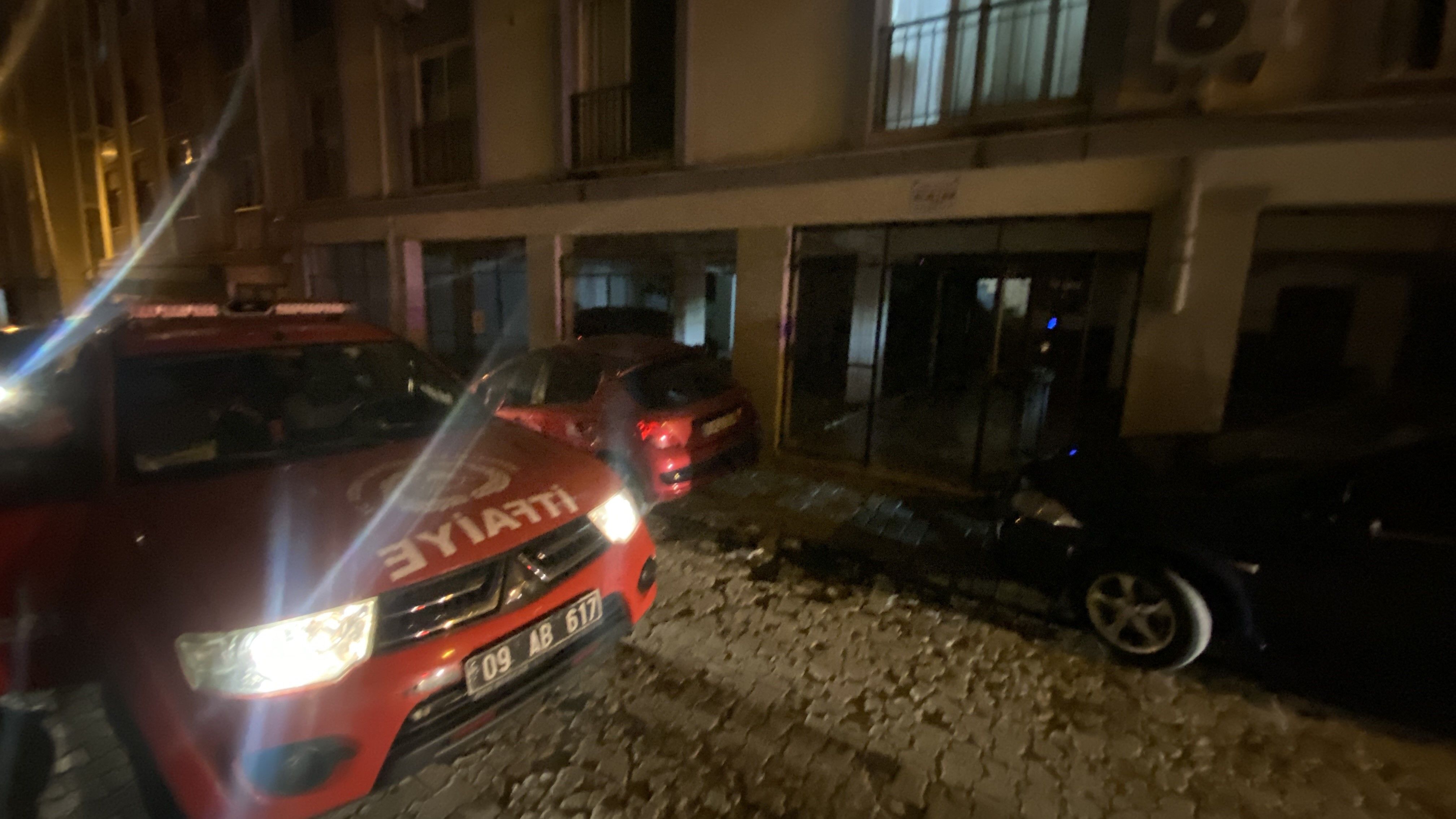 Efeler’de Mutfak Yangını Paniğe Neden Oldu (2)
