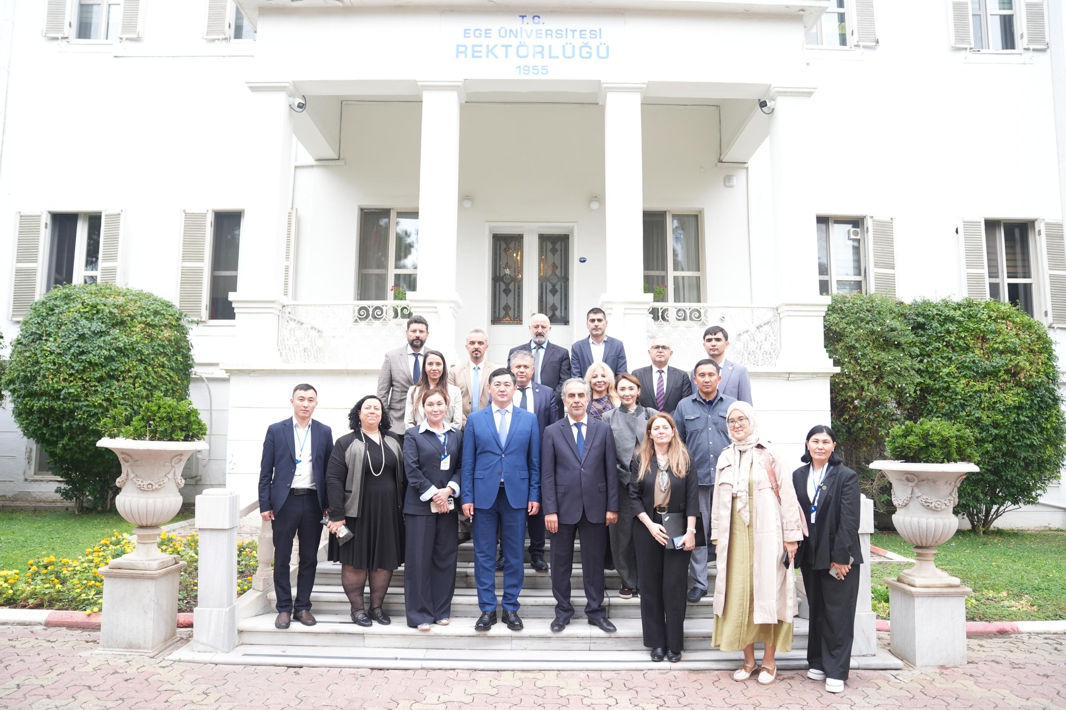 +Ege Üniversitesi Ile Kazakistan Shakarim Üniversitesi Arasında Akademik Iş Birliği Protokolü (4) (1)