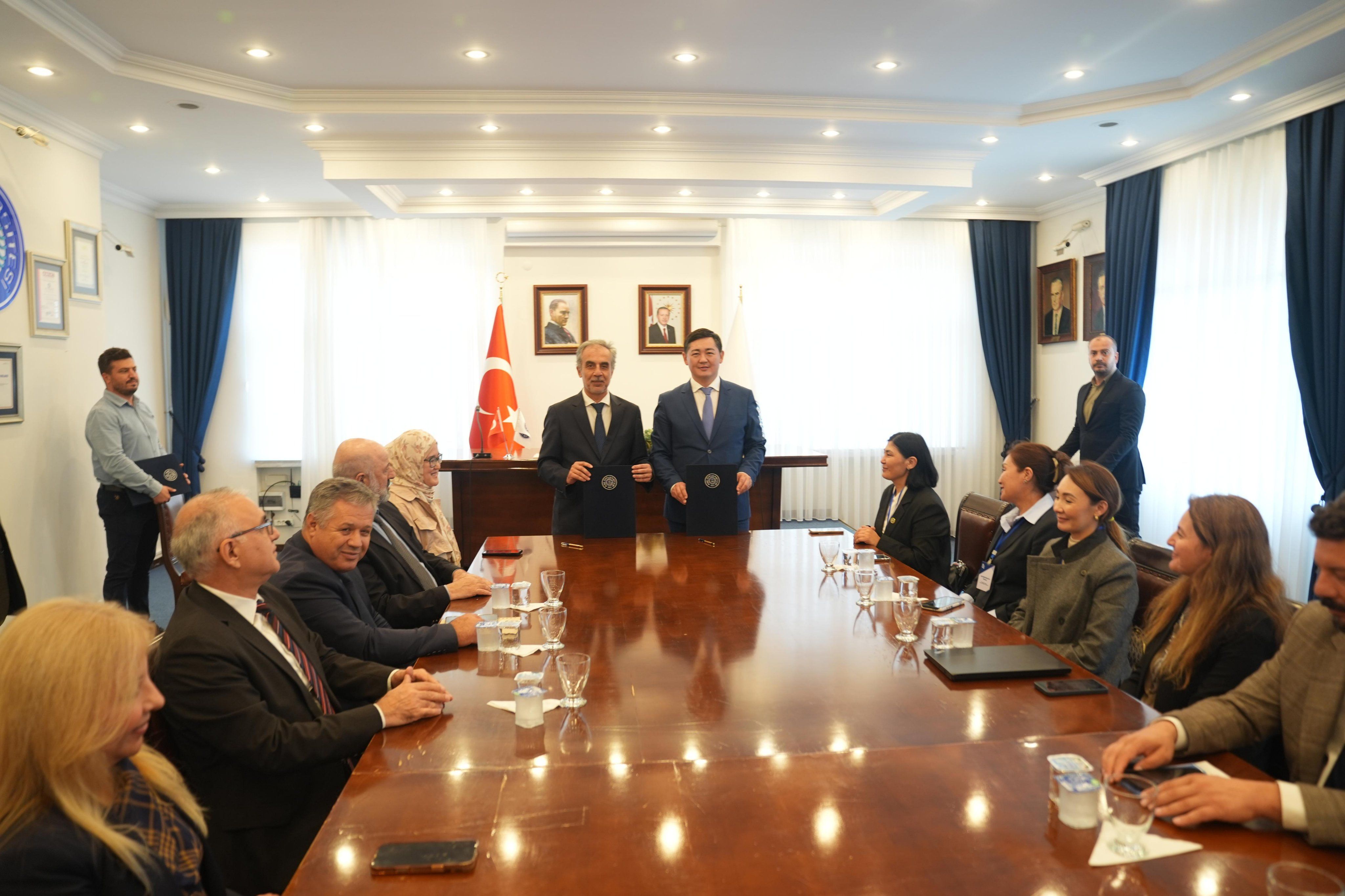 +Ege Üniversitesi Ile Kazakistan Shakarim Üniversitesi Arasında Akademik Iş Birliği Protokolü (5)