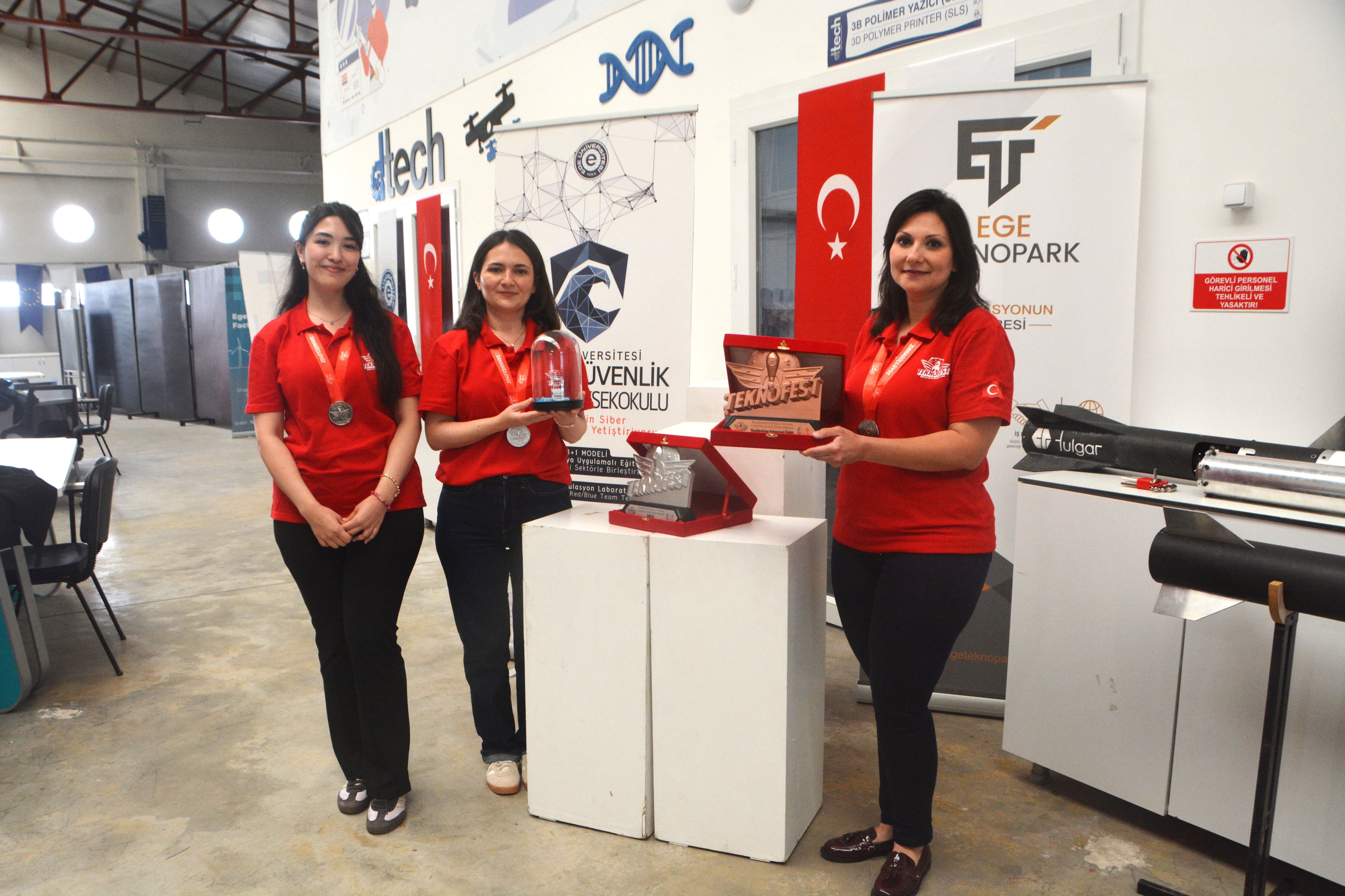 +++Ege Üniversitesi’nin Yerli Hayvan Aşısı Projesine Teknofest’ten Çifte Ödül (12)
