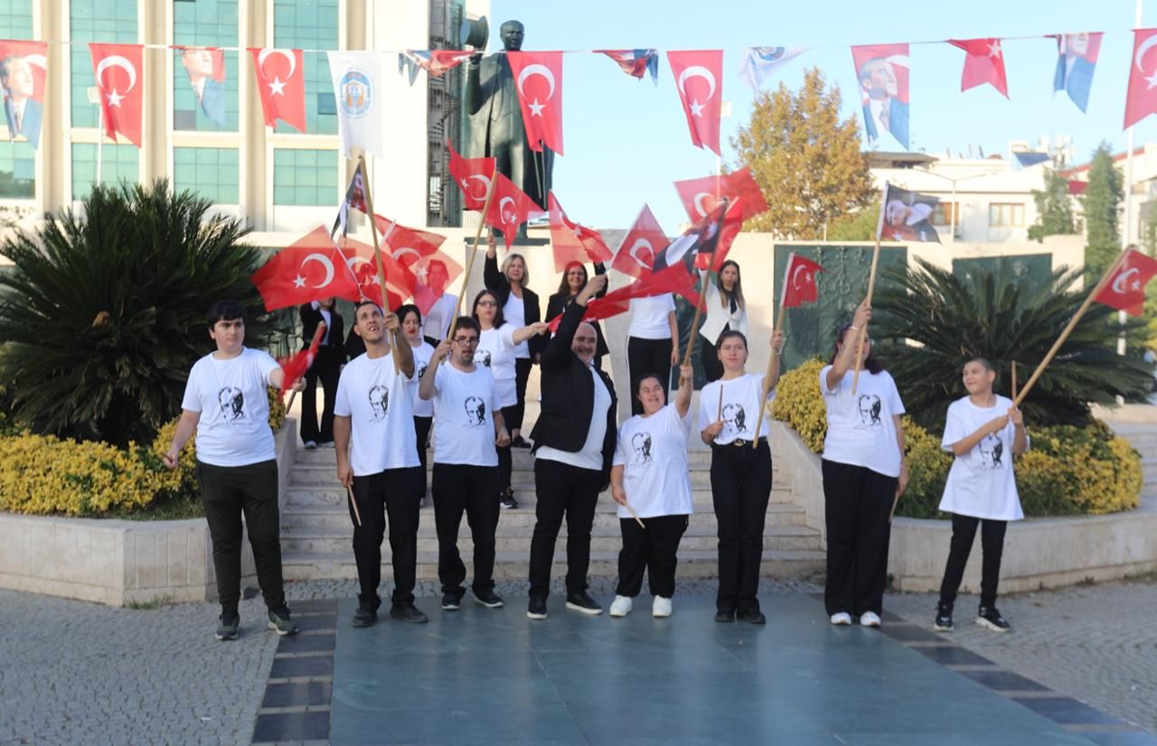 Efes Selçuk’ta engelleri aşan Cumhuriyet coşkusu!