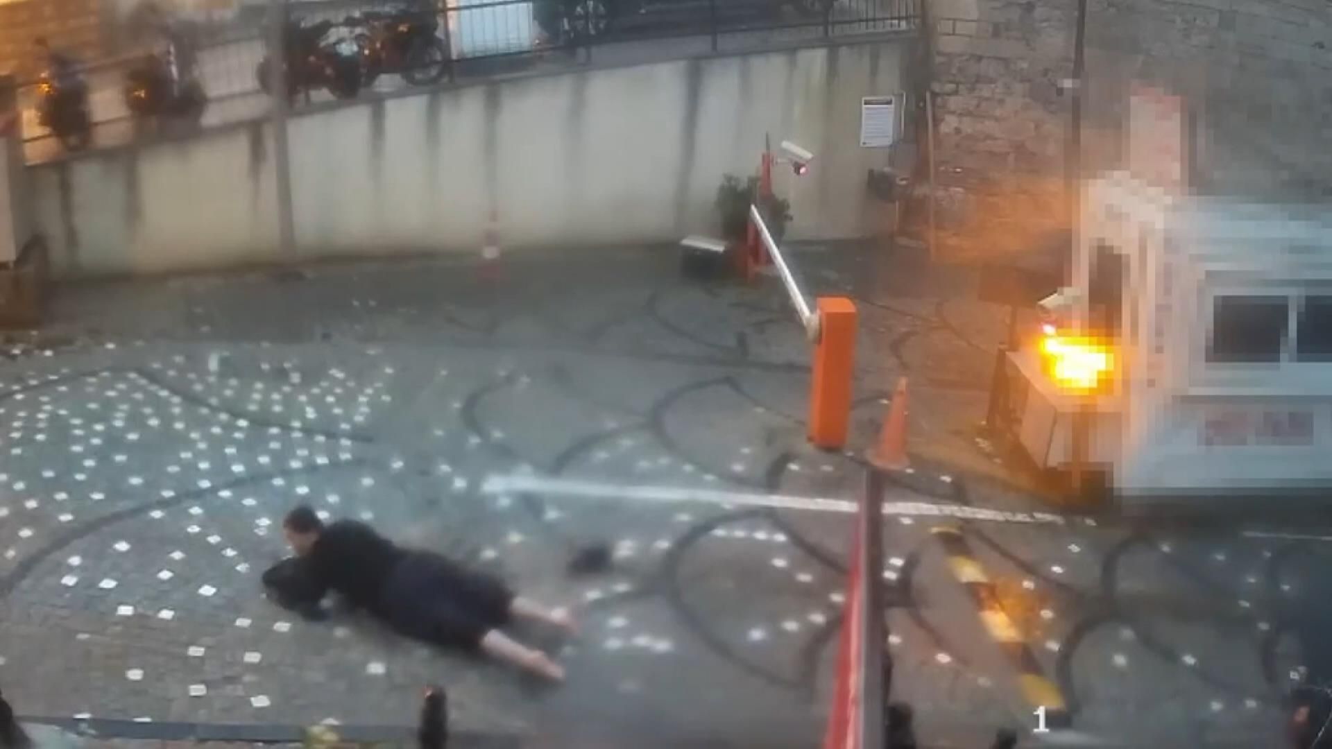 Fatih’te 14 Yaşındaki Çocuk Elektrik Akımına Kapılarak Hayatını Kaybetti (2)