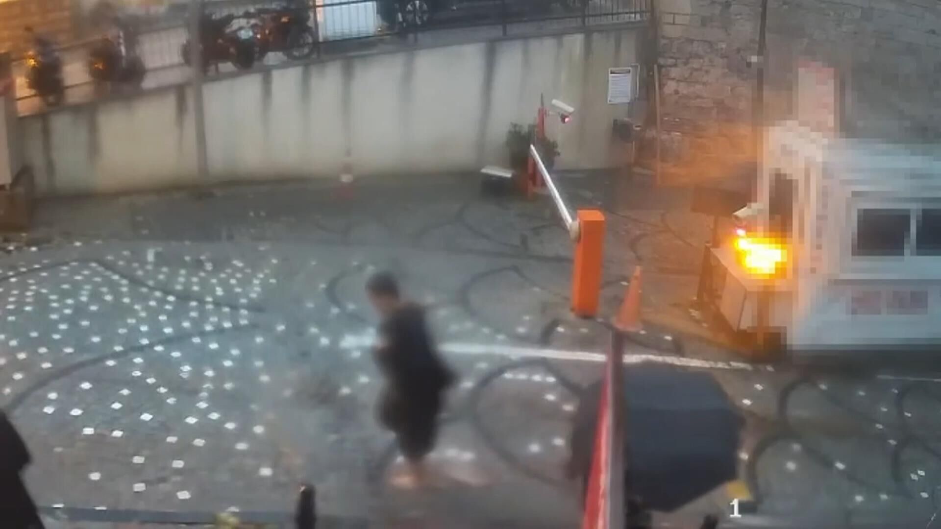 Fatih’te 14 Yaşındaki Çocuk Elektrik Akımına Kapılarak Hayatını Kaybetti (3)
