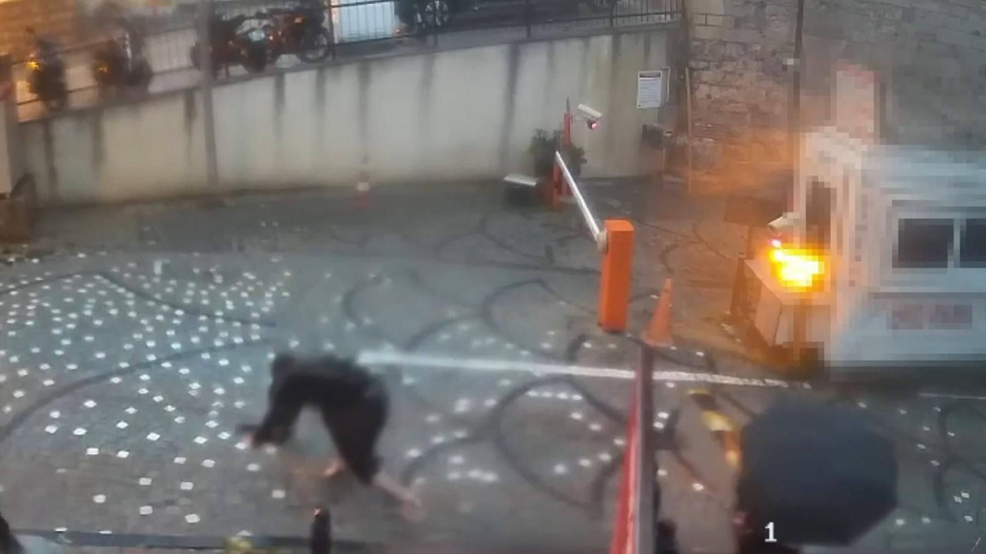 Fatih’te 14 Yaşındaki Çocuk Elektrik Akımına Kapılarak Hayatını Kaybetti (4)