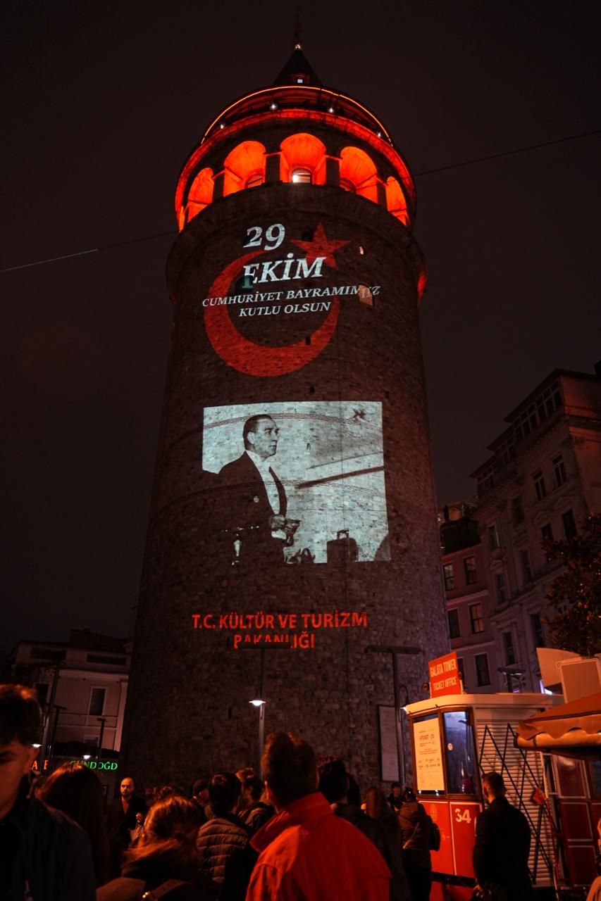Galata Kulesi’nde Cumhuriyet’in 103’Üncü Yılına Özel Gösteri (2)