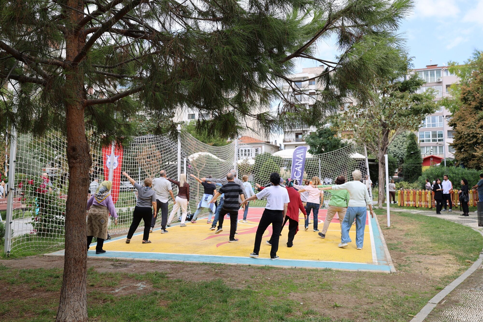 Spot Alzheimer Farkındalık Ayı kapsamında düzenlenen söyleşide, beyin sağlığı için zihinsel aktivitelerin yanı sıra düzenli fiziksel hareketin de önemi vurgulandı.