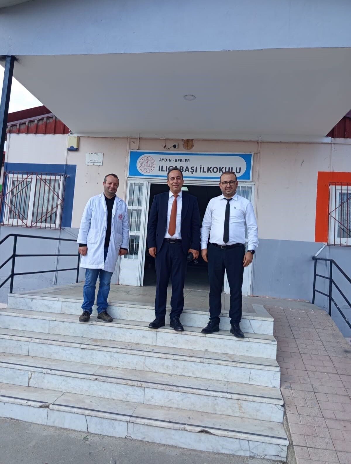 İlçe Müdürü Öğrencilerin Oyununa Ortak Oldu (2)