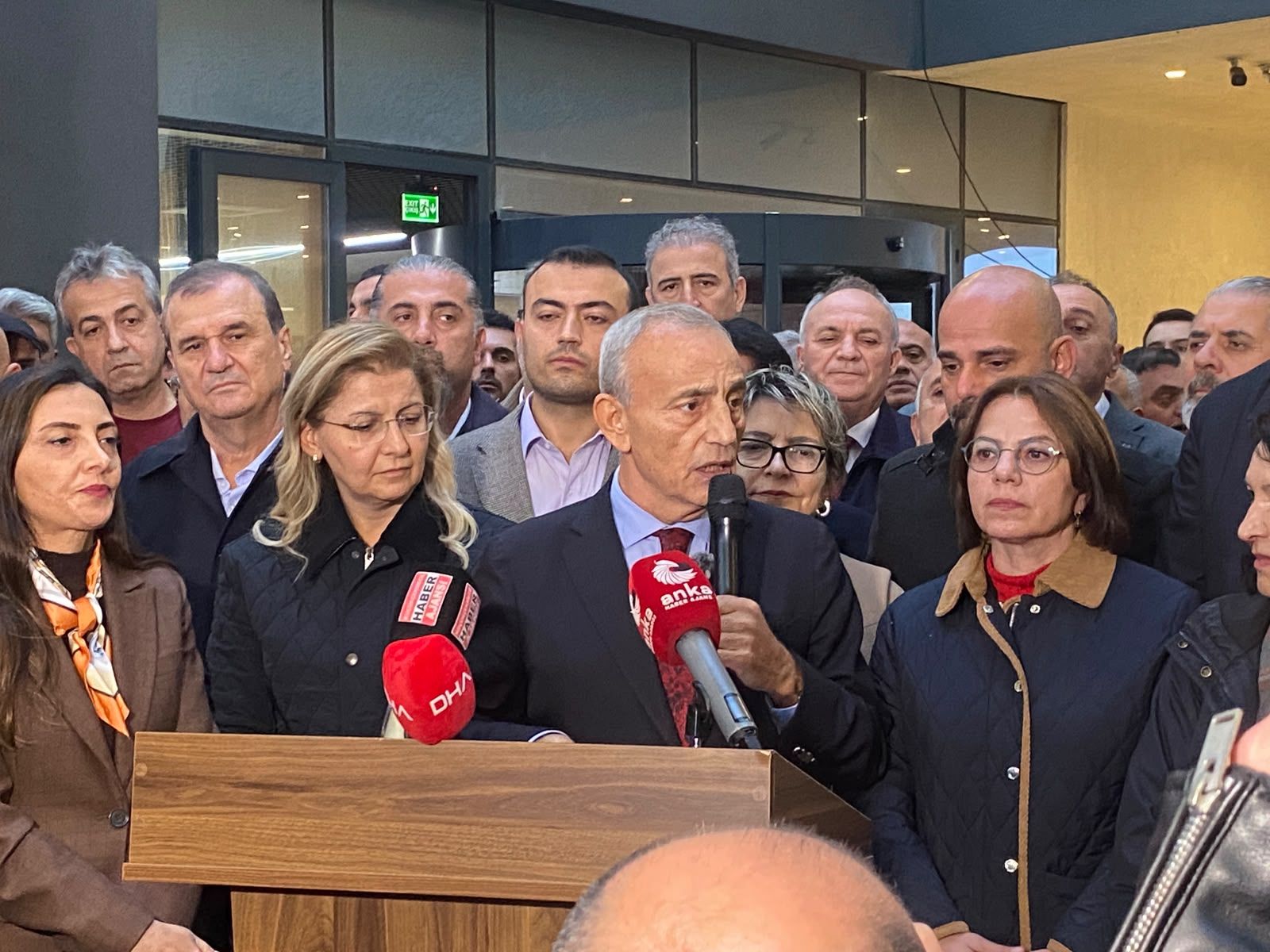 İstanbul’da 4 Belediye Yöneticisi Yeni̇ Parti’ye Katıldı