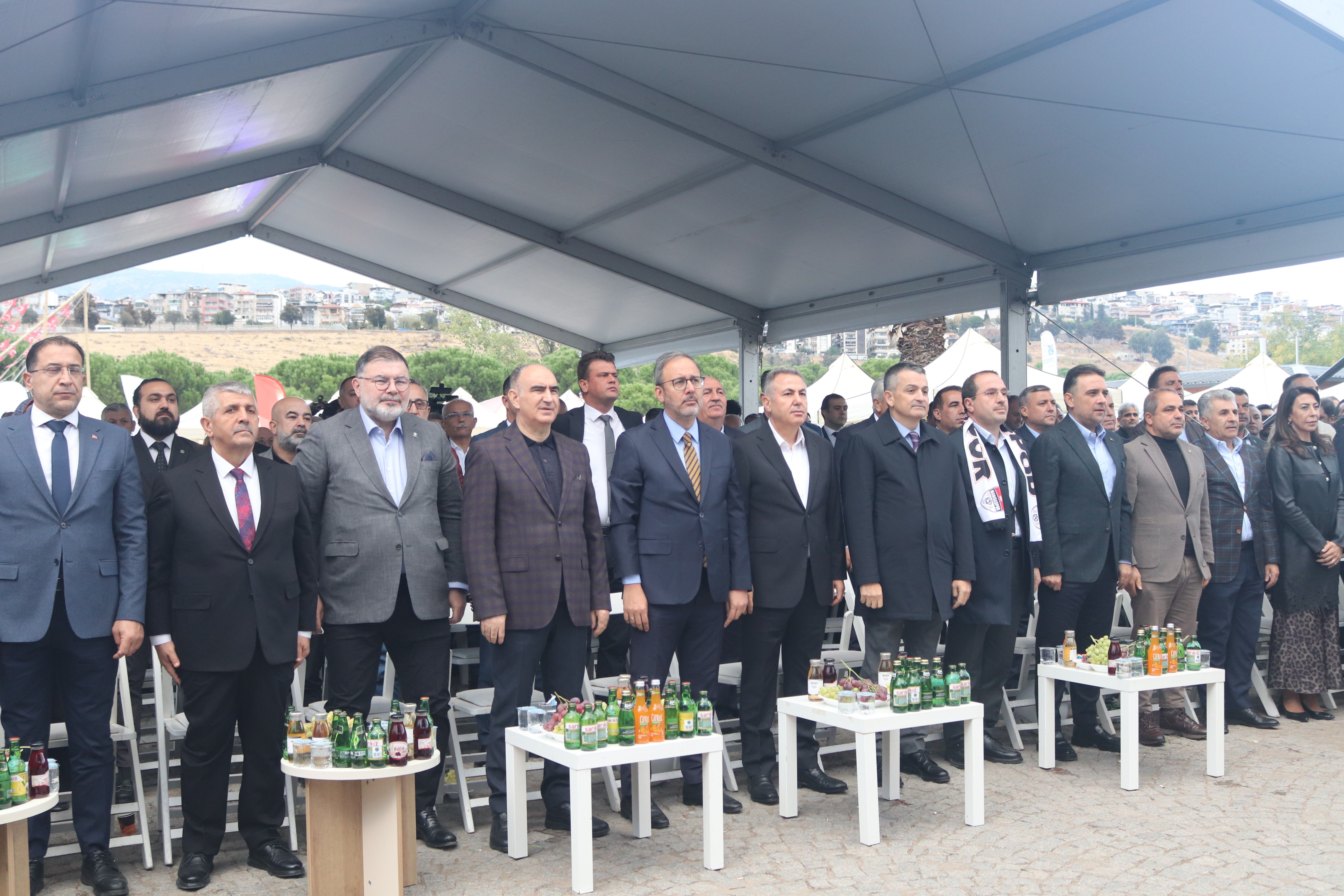 İzmir’de Düzenlenen Festivalde Konuşan Mehmet Muharrem Kasapoğlu, Birlik, Beraberlik Ve Kültürel Zenginliklerin Gelecek Nesillere Aktarılmasının Önemini Vurguladı (4)