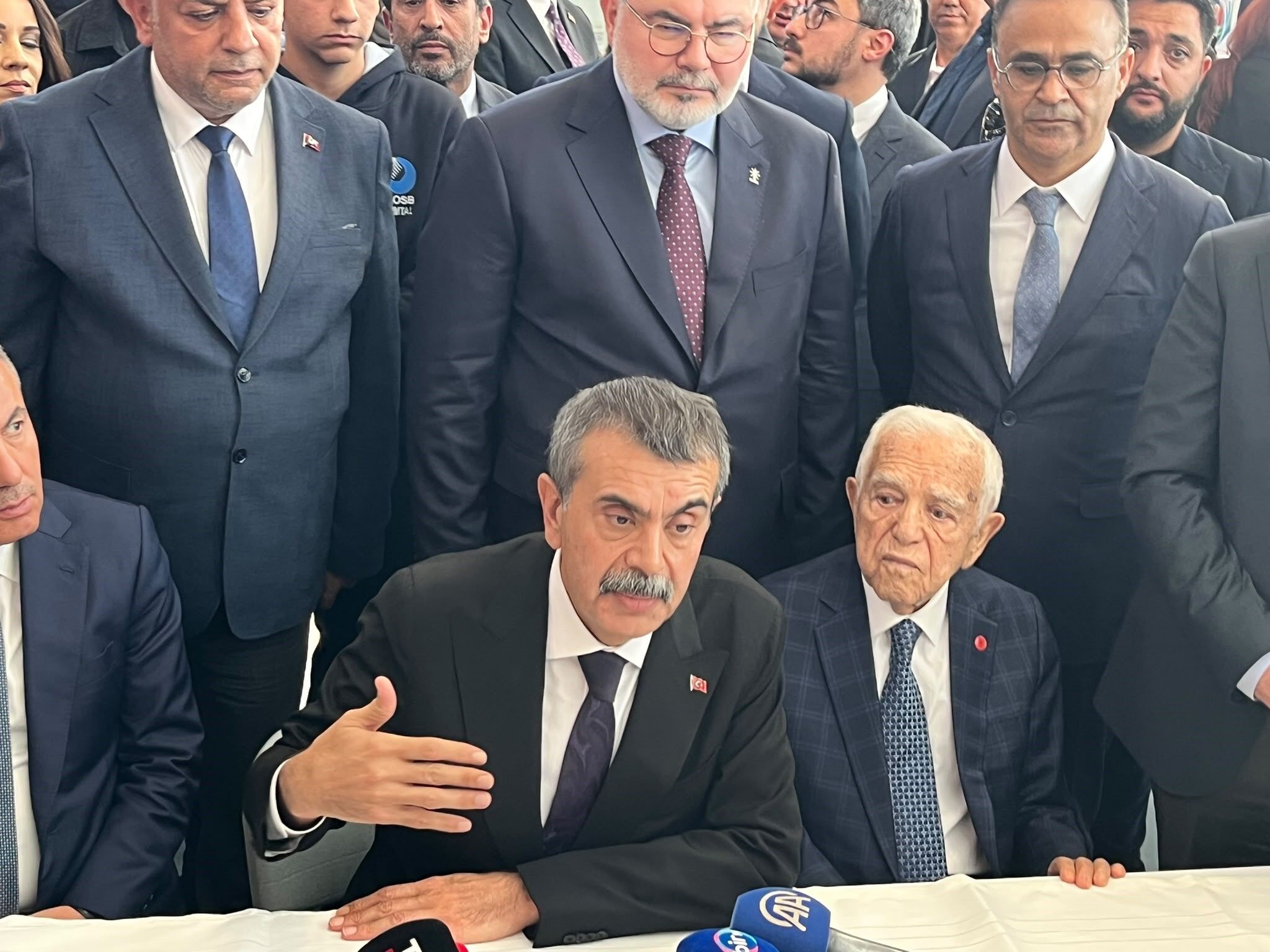 İzmir’de Gençlerin Iklim Projelerini Inceleyen Milli Eğitim Bakanı Yusuf Tekin, Eğitimde Çevre Bilincinin Önemini Vurguladı (4)
