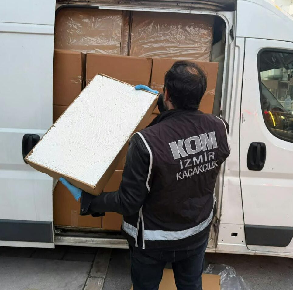 İzmir’de Milyonluk Makaron Operasyonu (2)